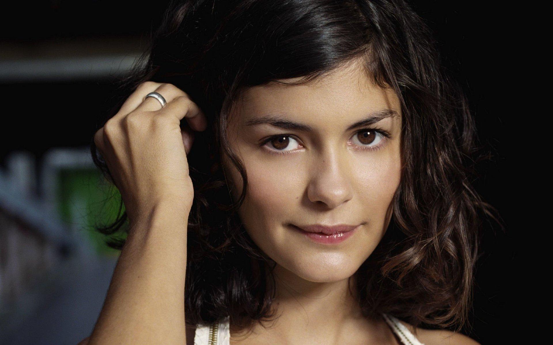 1920x1200 Audrey Tautou Wallpaper