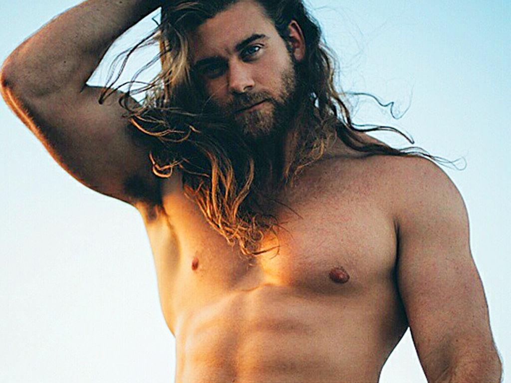 1024x768 Reasons You Should Date a Guy with Long Hair