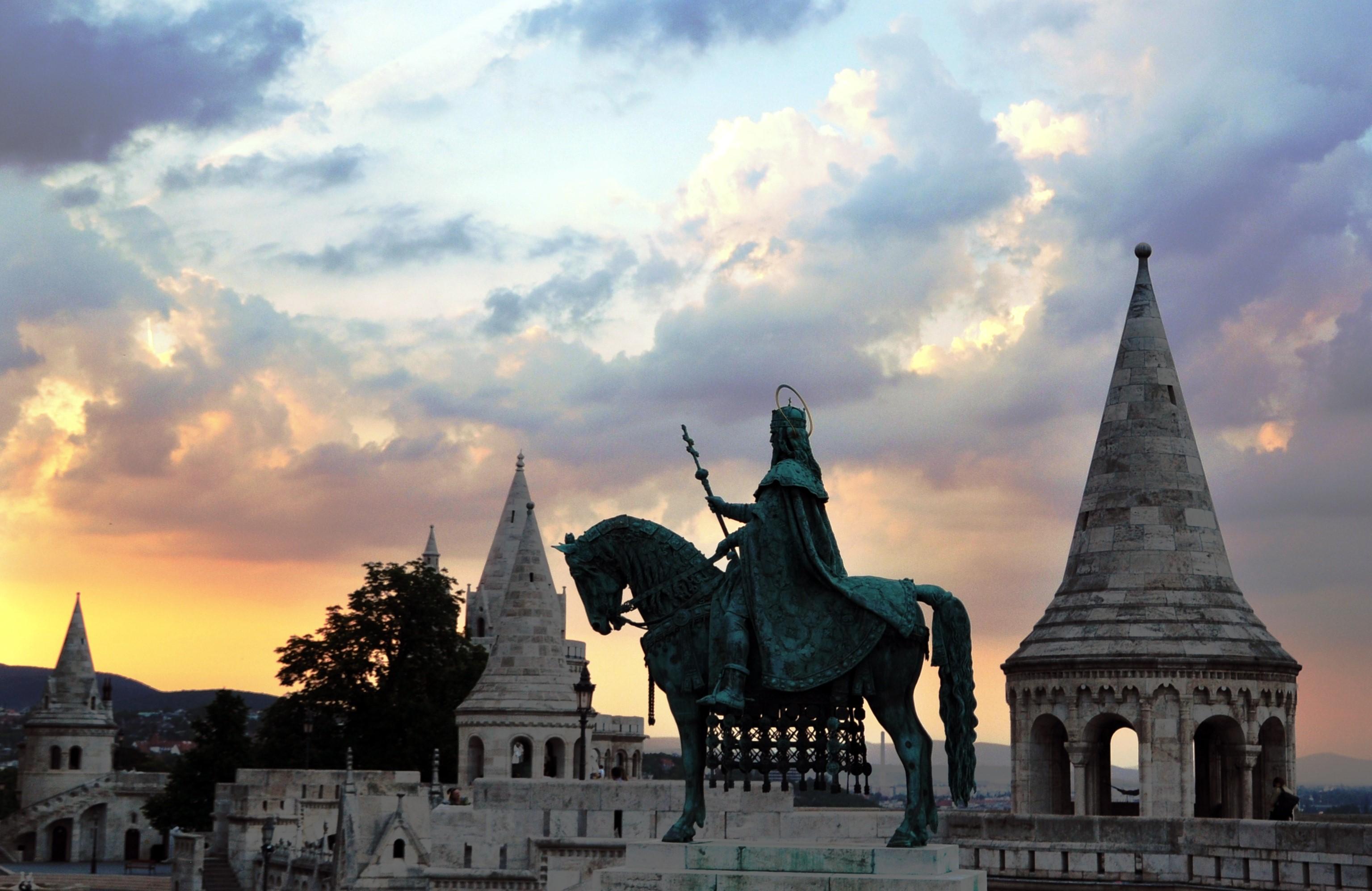 3071x1994 Wallpaper / architecture, old building, Budapest, Hungary, sunset, clouds, tower, historic, ancient, king, horse, trees, statue, hills free download