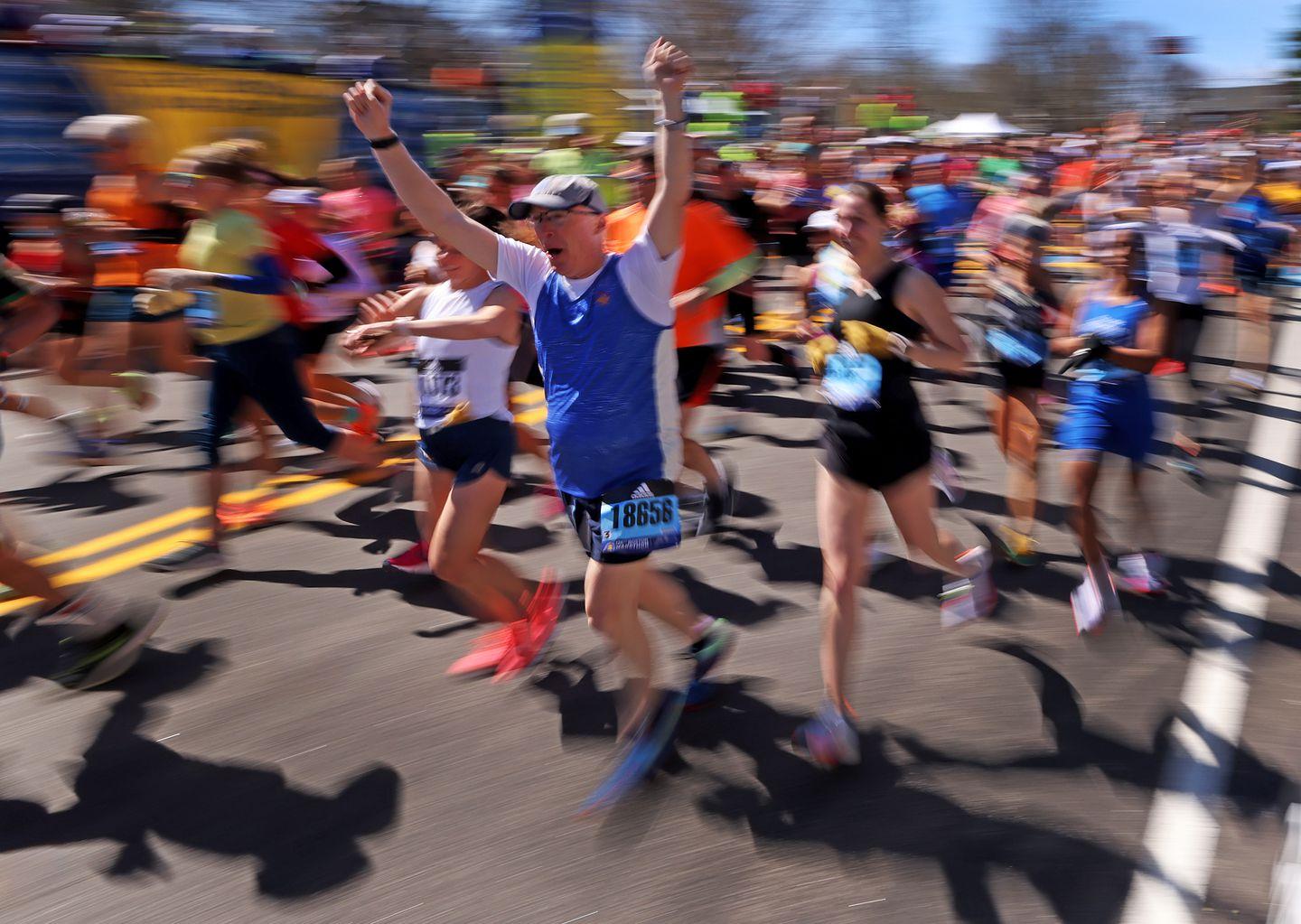 1440x1023 Photos: Scenes From A Sun Splashed 2022 Boston Marathon Boston Globe
