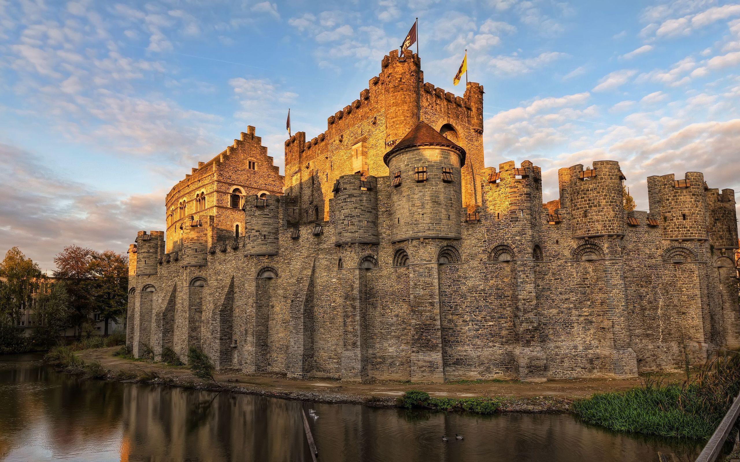 2560x1600 Ancient castle with high walls Desktop wallpaper 640x480
