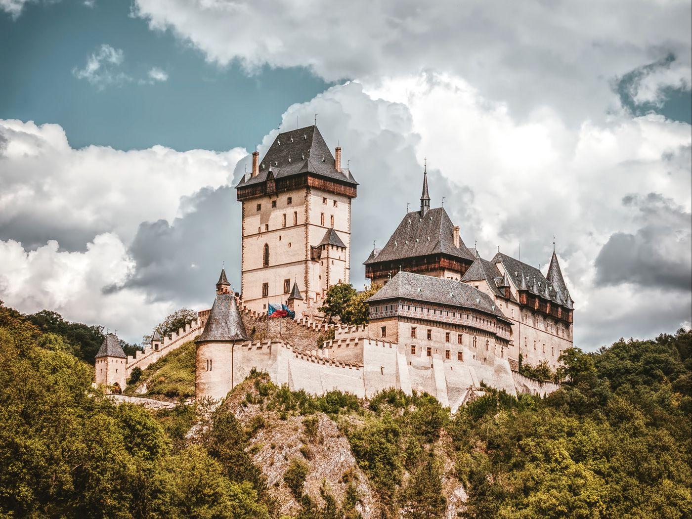 1400x1050 Download wallpaper 1400x1050 castle, cliff, hill, ancient standard 4:3 HD background