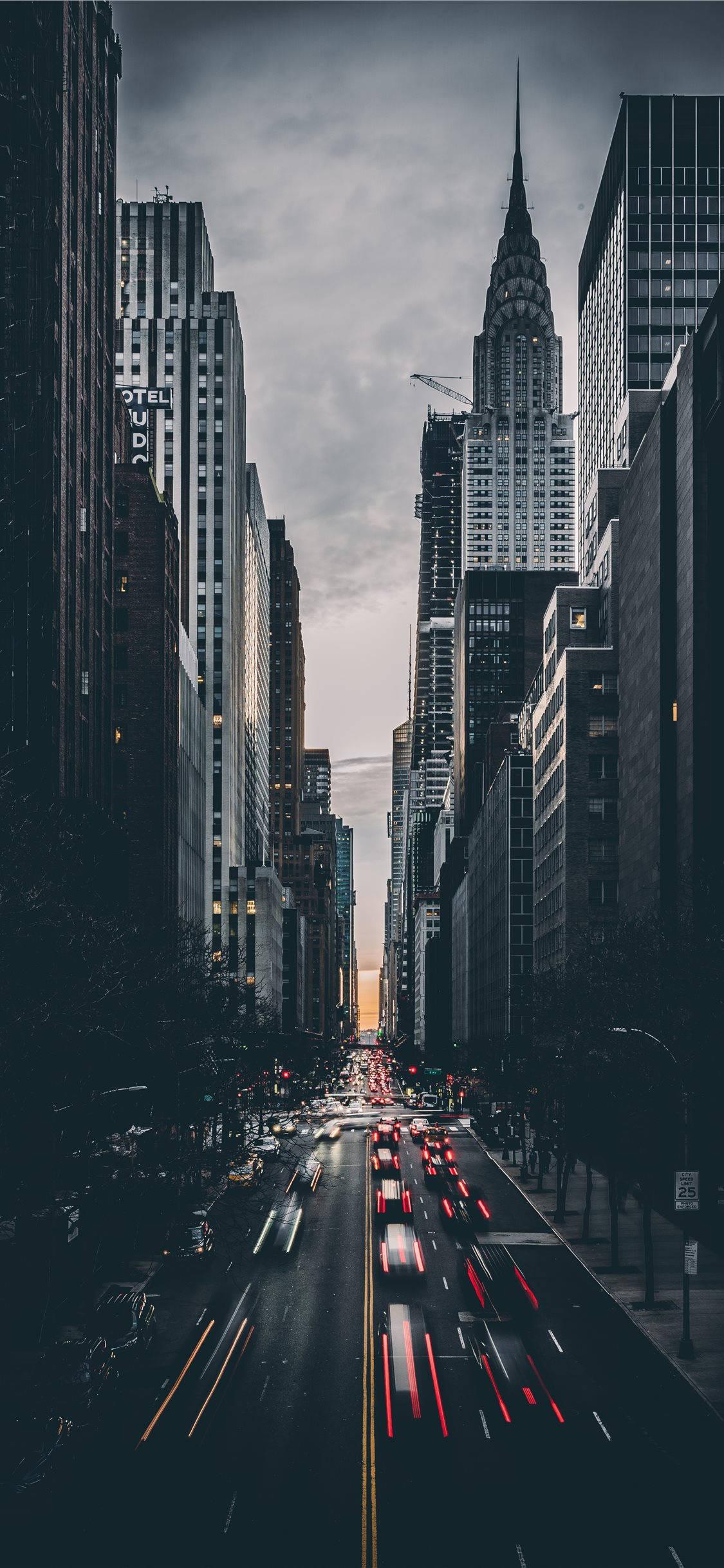 1125x2436 Download New York City iPhone X Ongoing Traffic Wallpaper