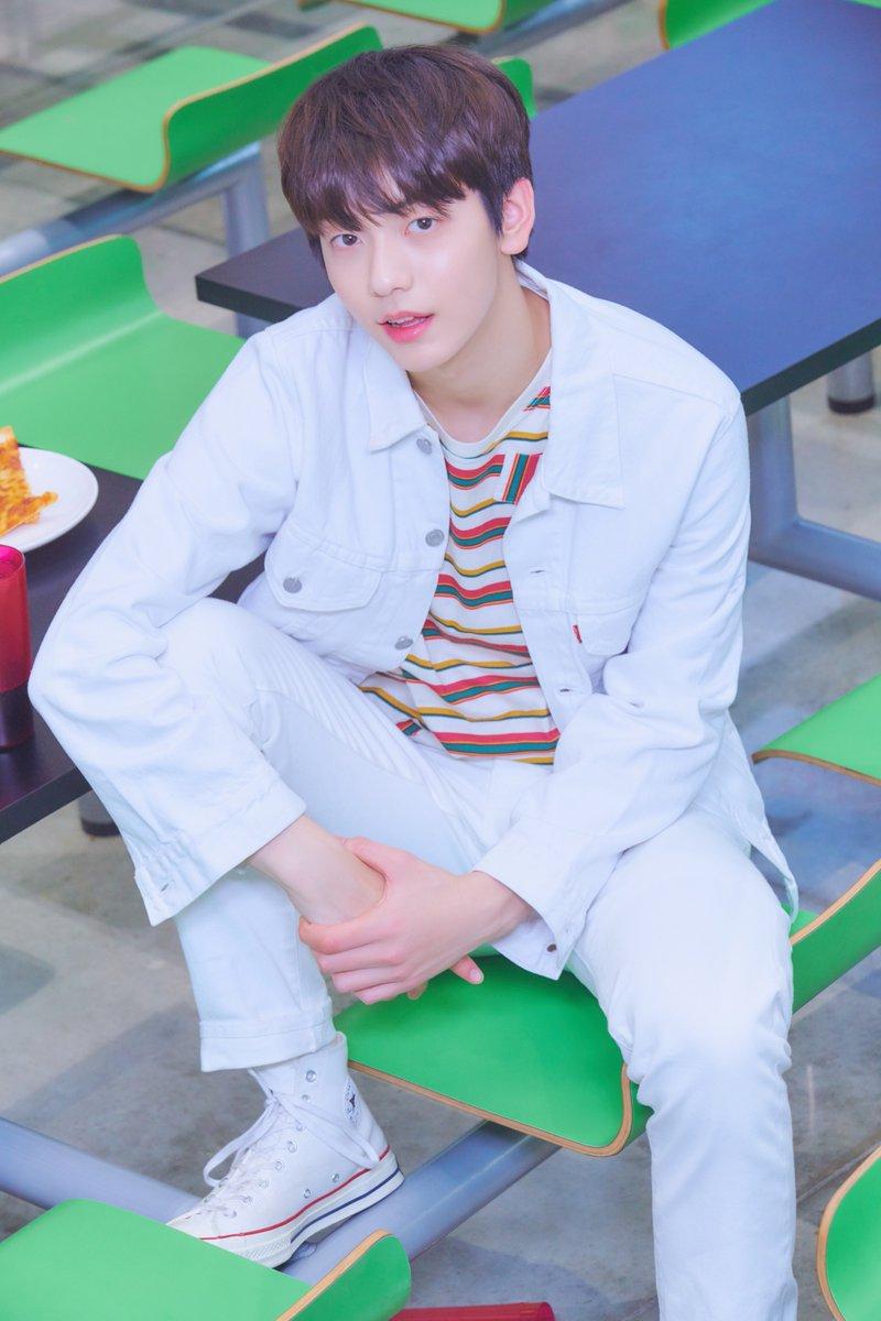800x1200 Big Hit's New Boy Group TXT Previews Debut Concept With Fun 1st Teaser Photo