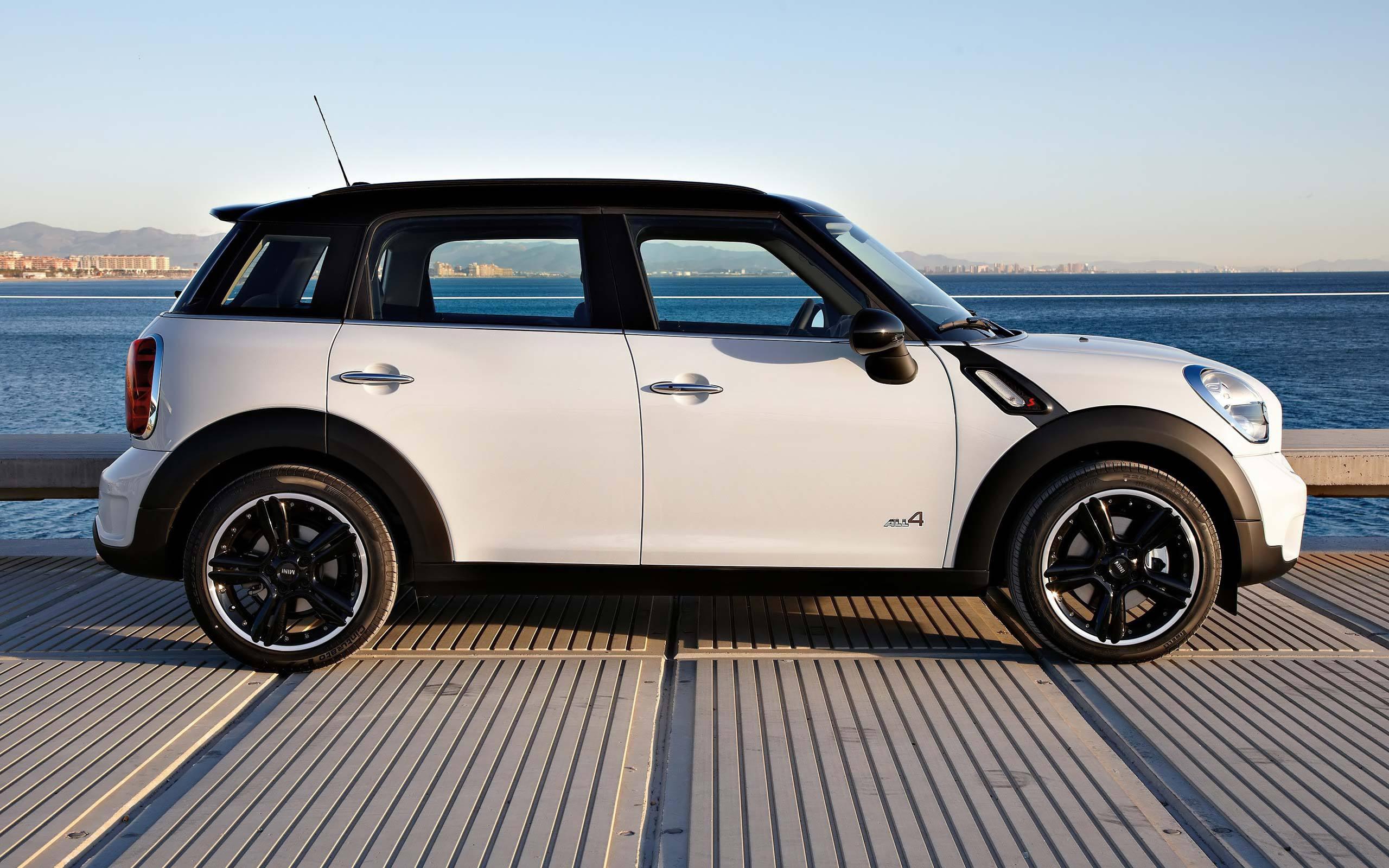 2560x1600 mini cooper countryman against the sea Desktop wallpaper 2560x1600