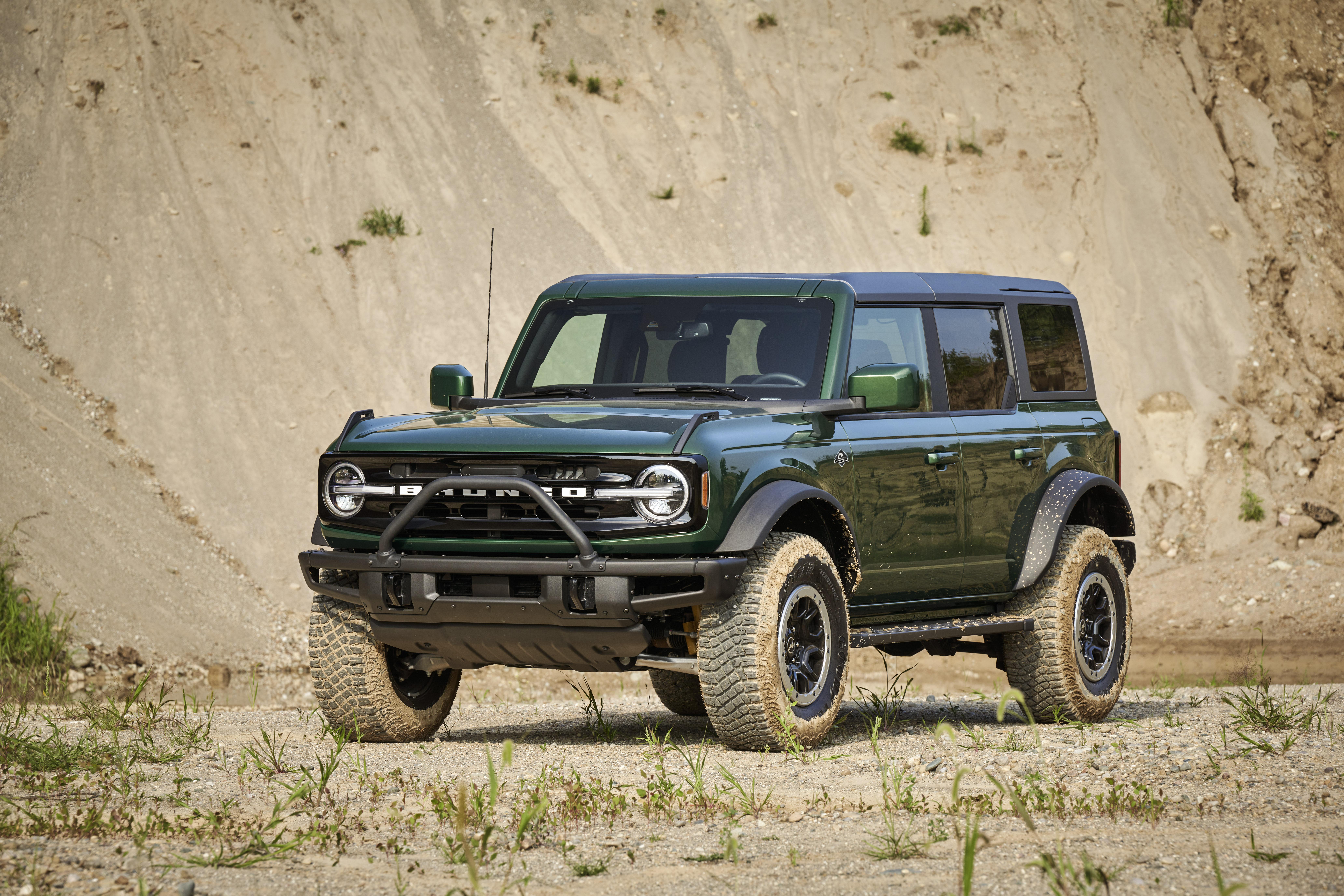 8256x5504 4K Ford Bronco Wallpaper and Background Image