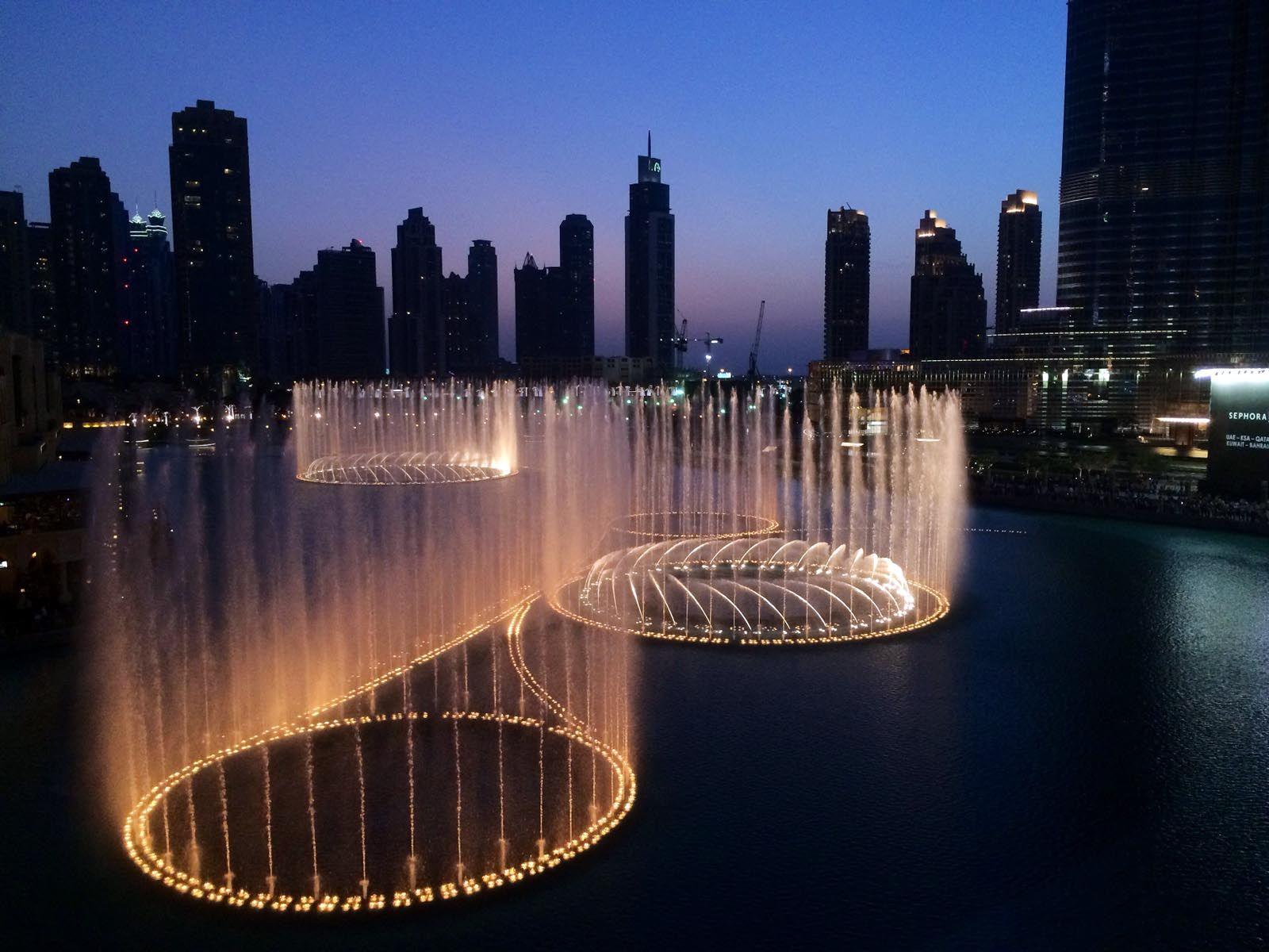 1600x1200 An amazing scene of the biggest musical fountains in the World, Dubai. Dubai attractions, Dubai wallpaper hd, Dubai