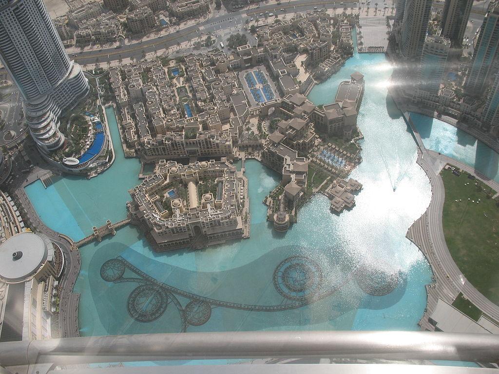 1024x768 Dubai Fountain from At The Top of Burj