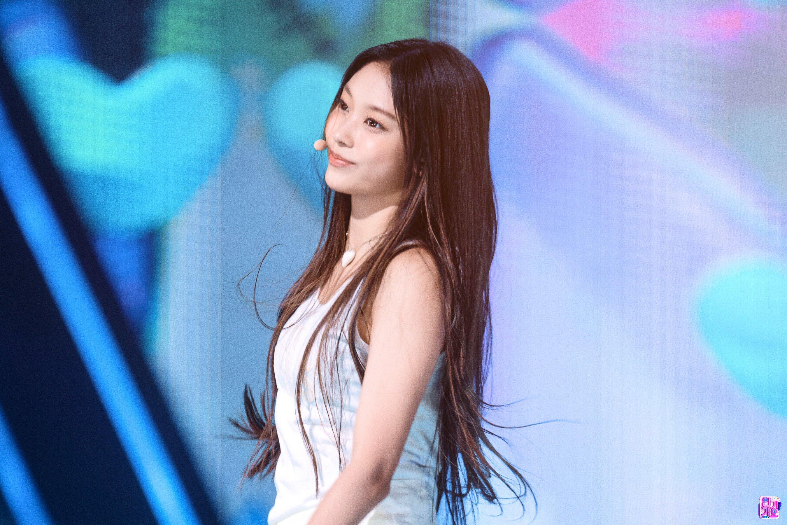 2699x1800 NewJeans Haerin - 'Attention' at Inkigayo