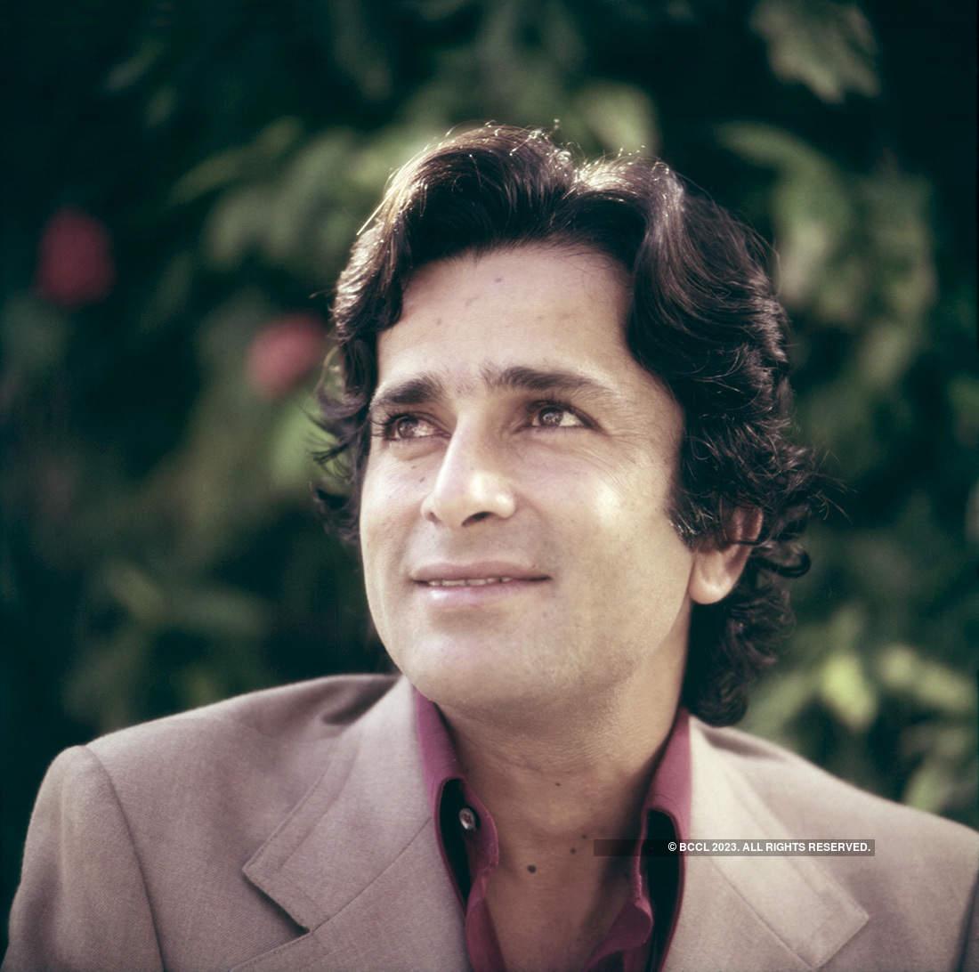 1100x1092 GoldenFrames: Shashi Kapoor charmer's life in picture