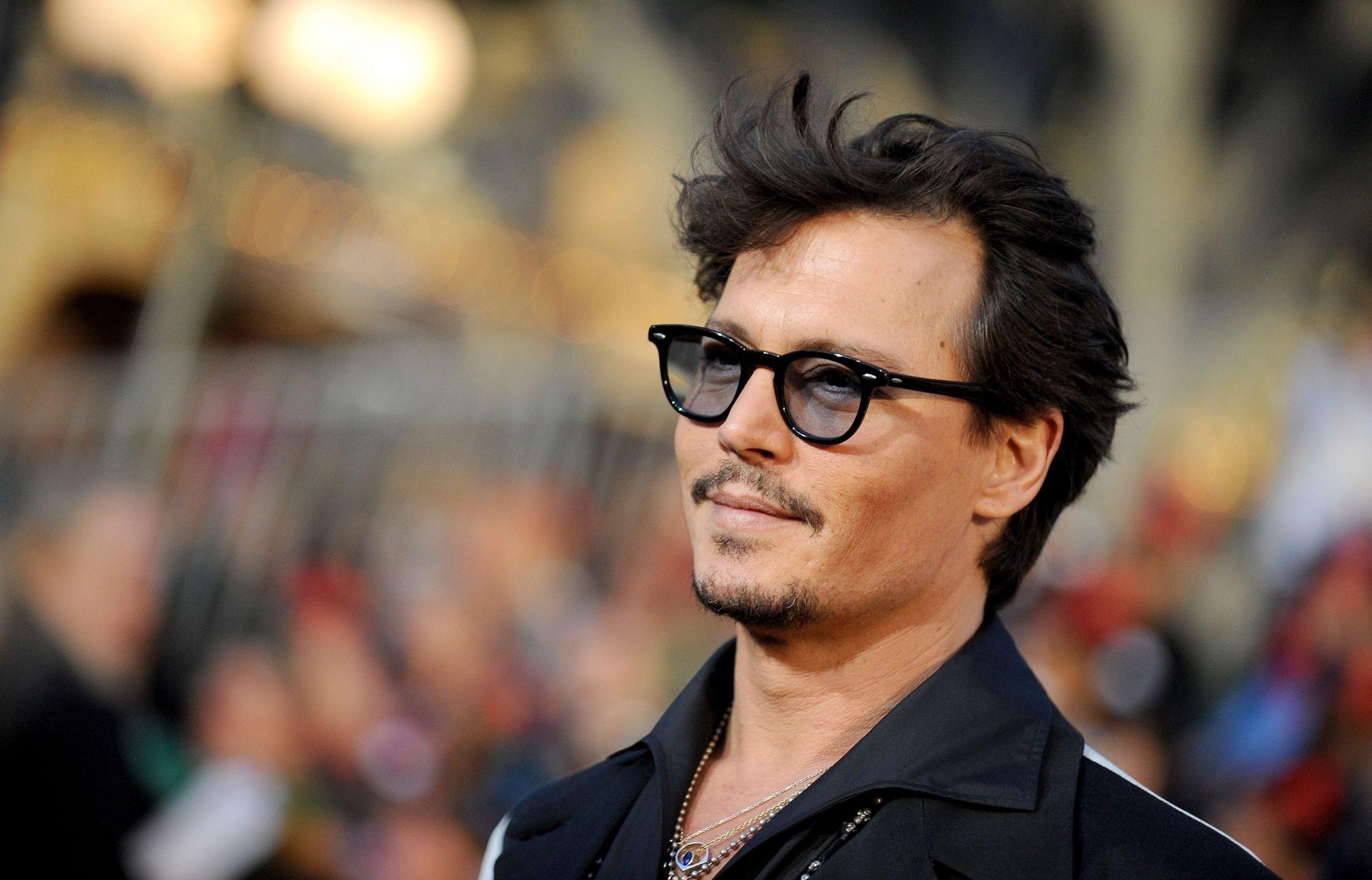 2544x1632 Johnny Depp High Definition Wallpaper