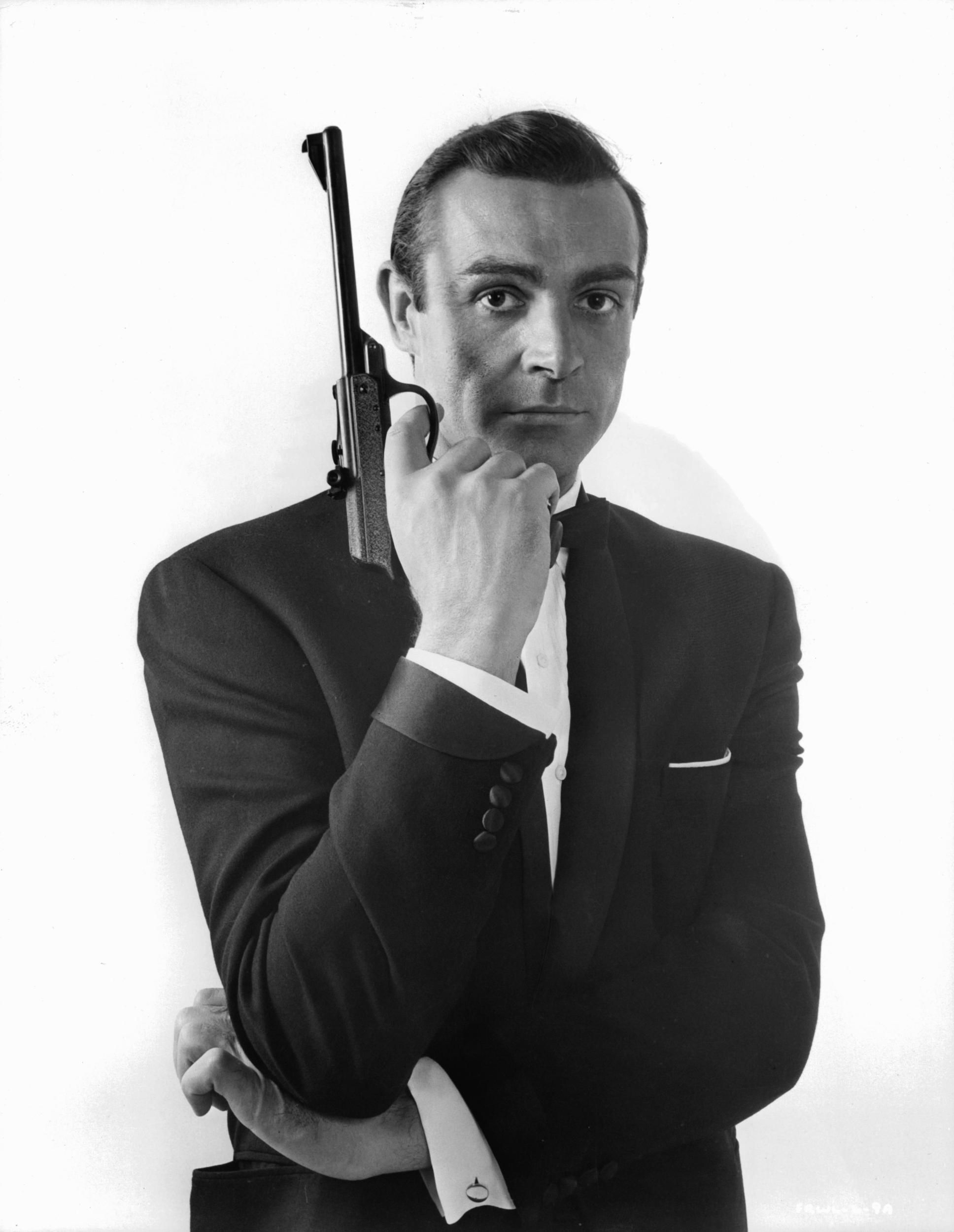 1936x2500 Sean Connery, who embodied a James Bond of sly humor and style, dies