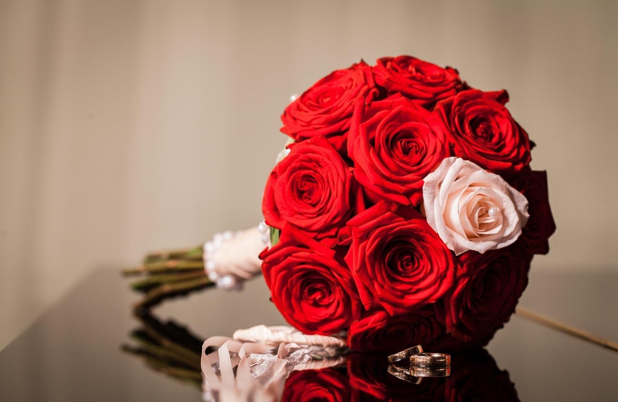 2048x1331 Flowers Red Rings Roses Bouquet Wallpaper - [2048 x 1331]