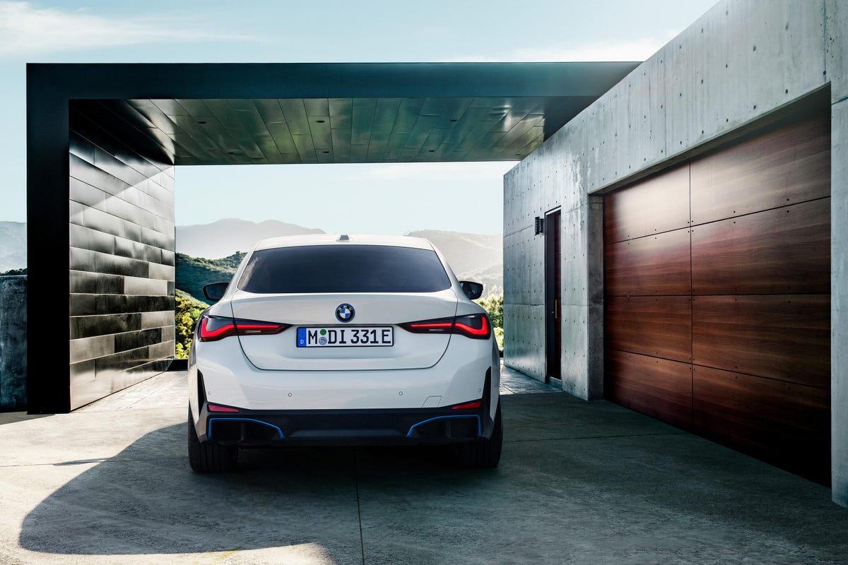 1200x800 BMW i4 eDrive40 and M50 bring electric power and new infotainment tech
