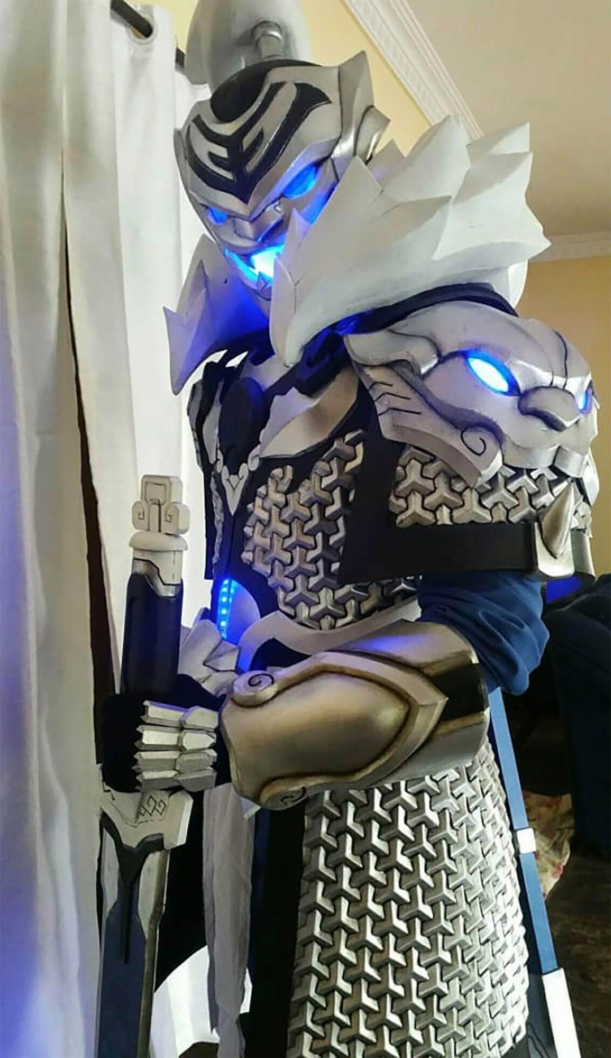 1200x2076 Awesome Overwatch cosplay from around the world