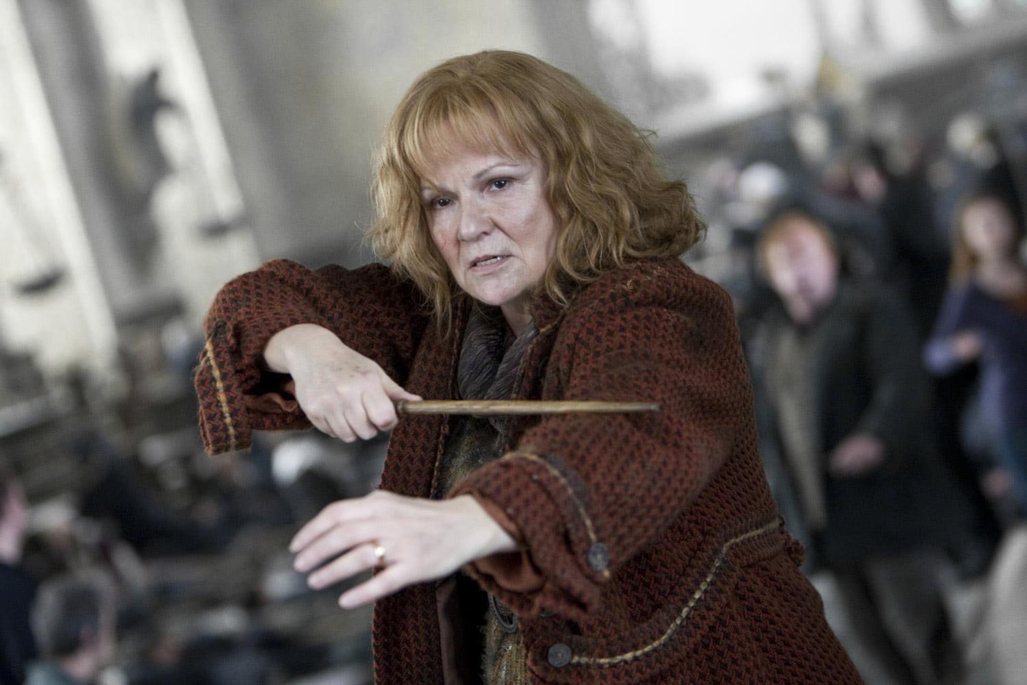 1500x1000 Molly Weasley ready to battle