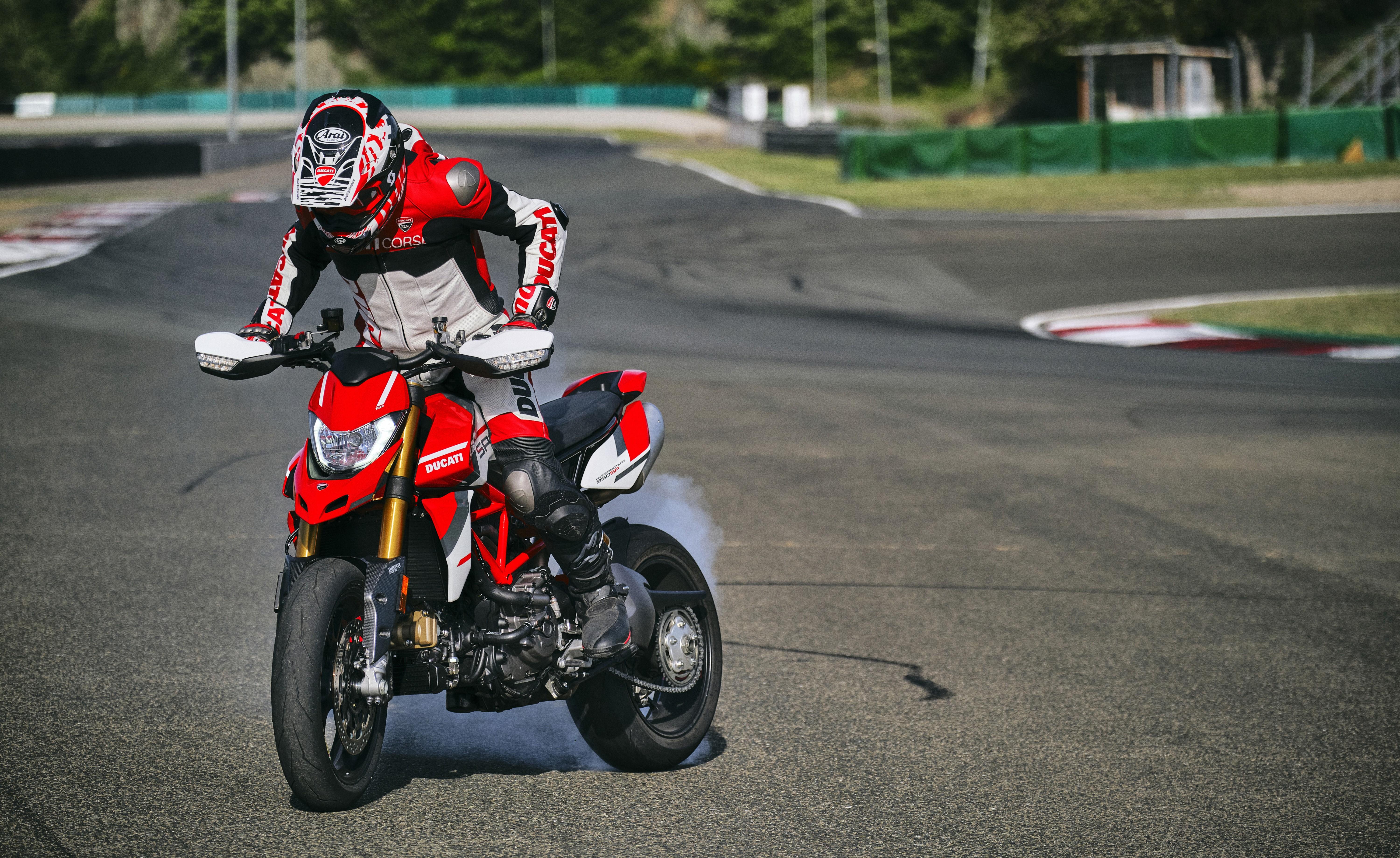 6000x3678 The 2022 Ducati Hypermotard 950 SP Gets a few Updates.com News
