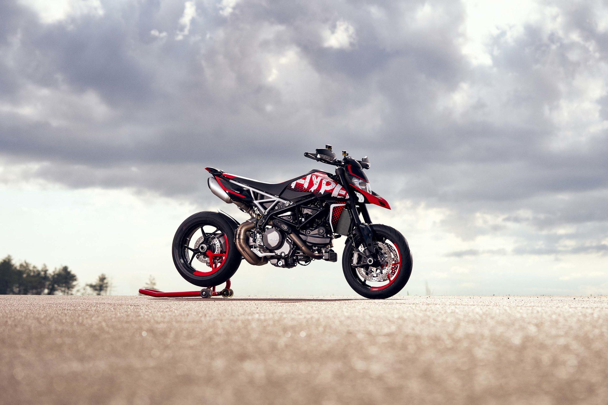 2560x1707 Ducati Hypermotard 950 RVE: Wild graphics plus a quickshifter