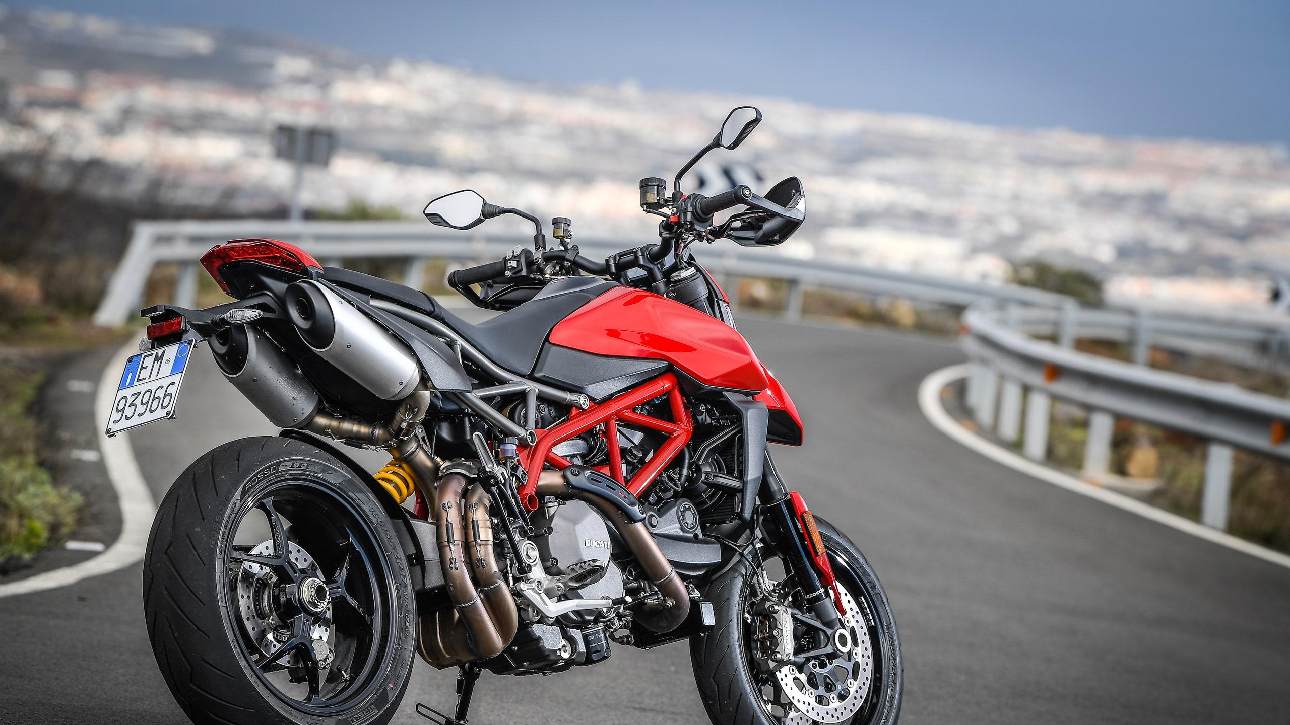 2560x1440 Ducati Hypermotard 950 Review