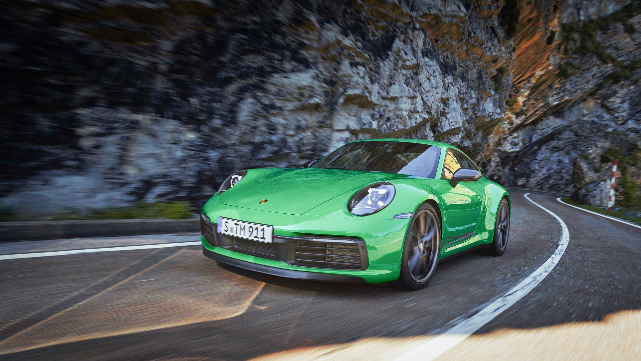 2200x1238 Porsche 911 Carrera T Review: Focus feature