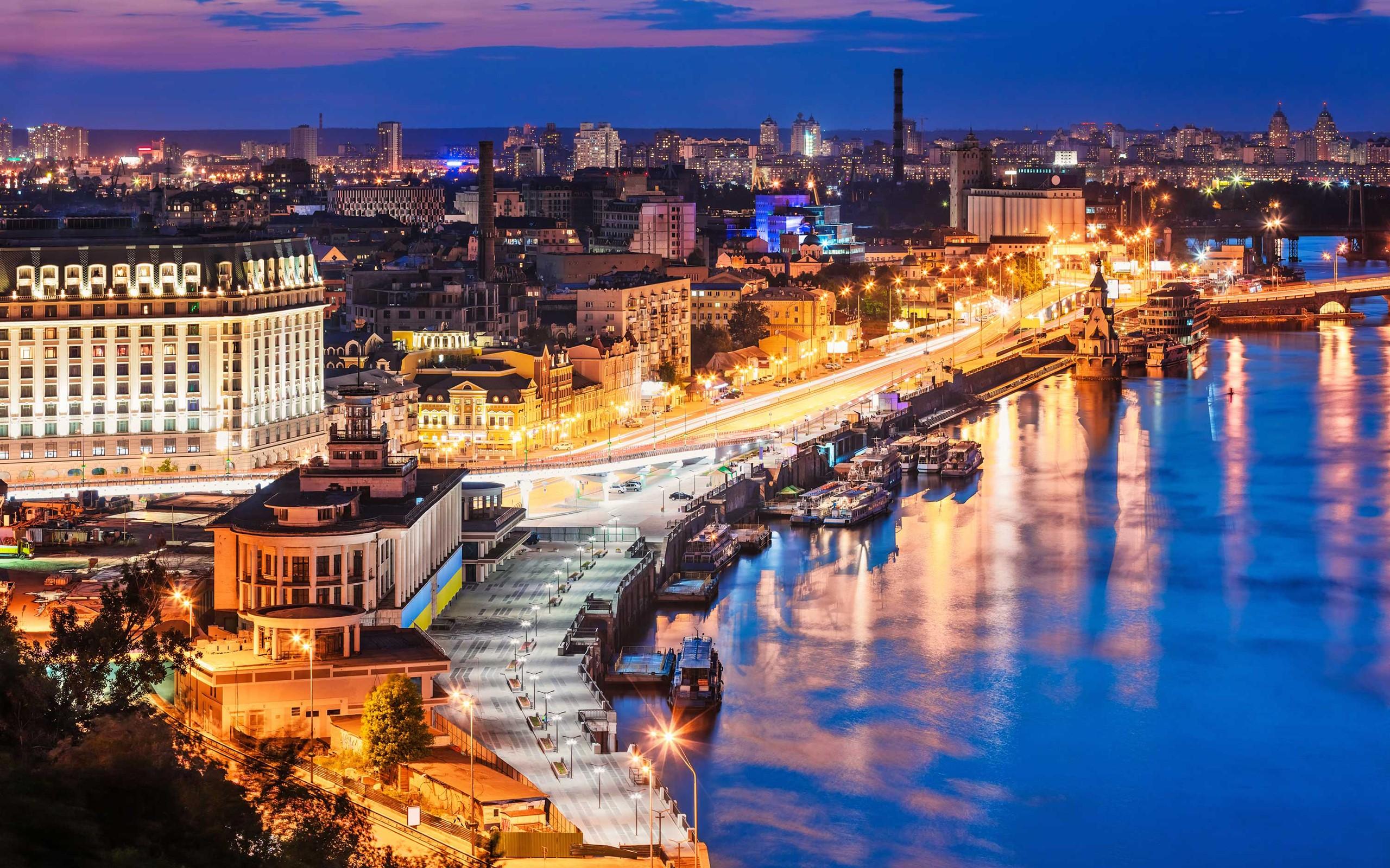 2560x1600 Wallpaper / Kiev, city, city lights, long exposure, Ukraine free download