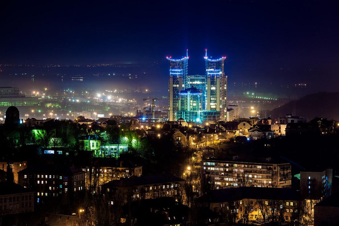1100x733 Magnificent photo of Kyiv city at night · Ukraine travel blog