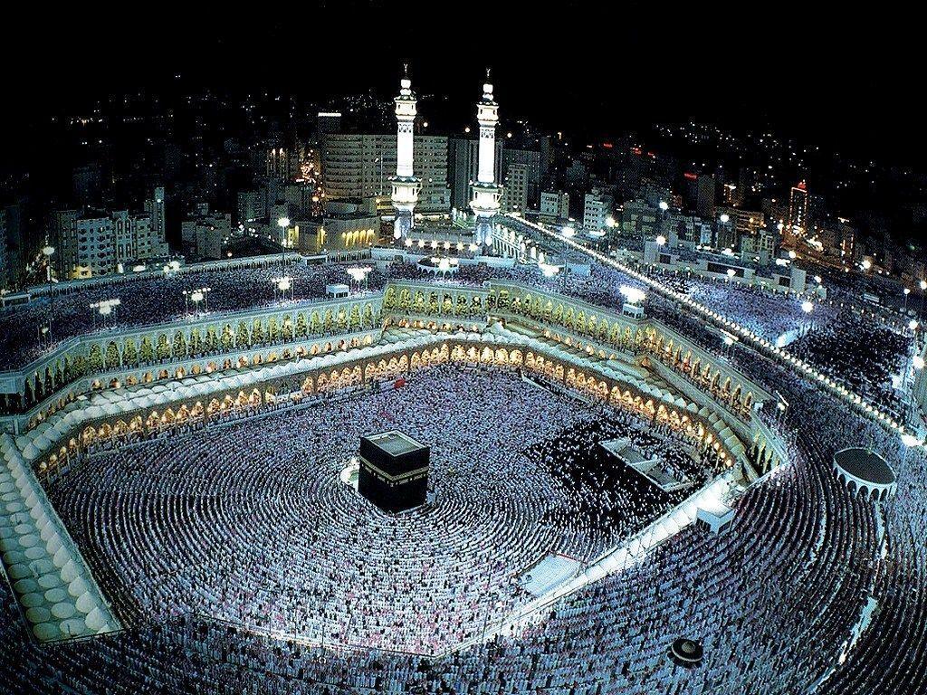 1024x768 Pakistani Celebrities Performing Hajj in 2022