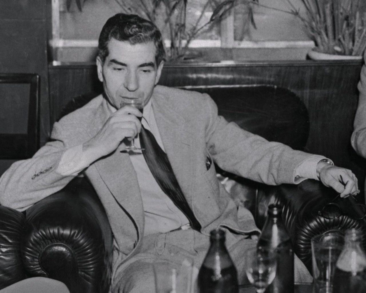 1280x1024 When I sell liquor, it's called bootlegging