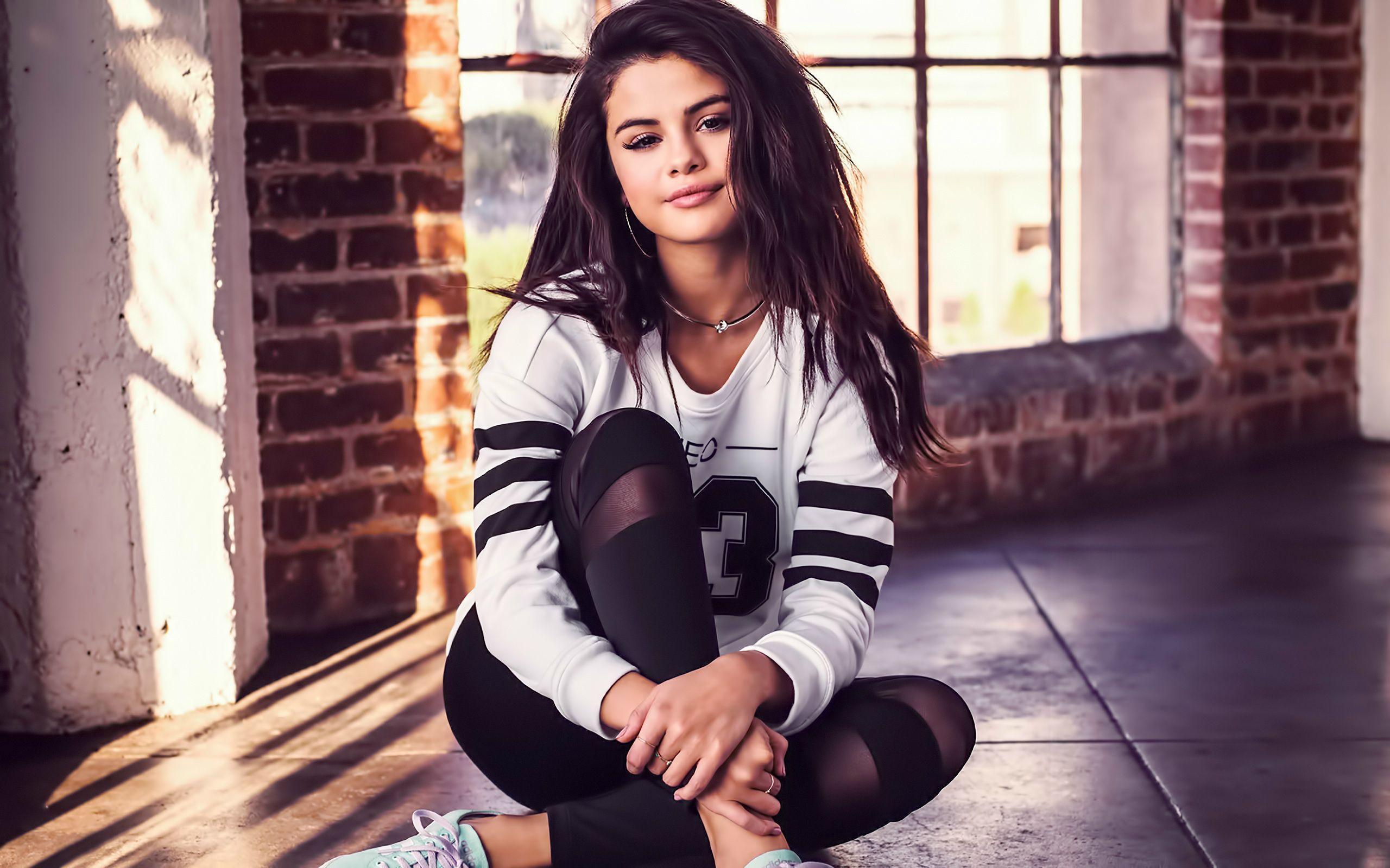 2560x1600 Selena Gomez Latest Wallpaper