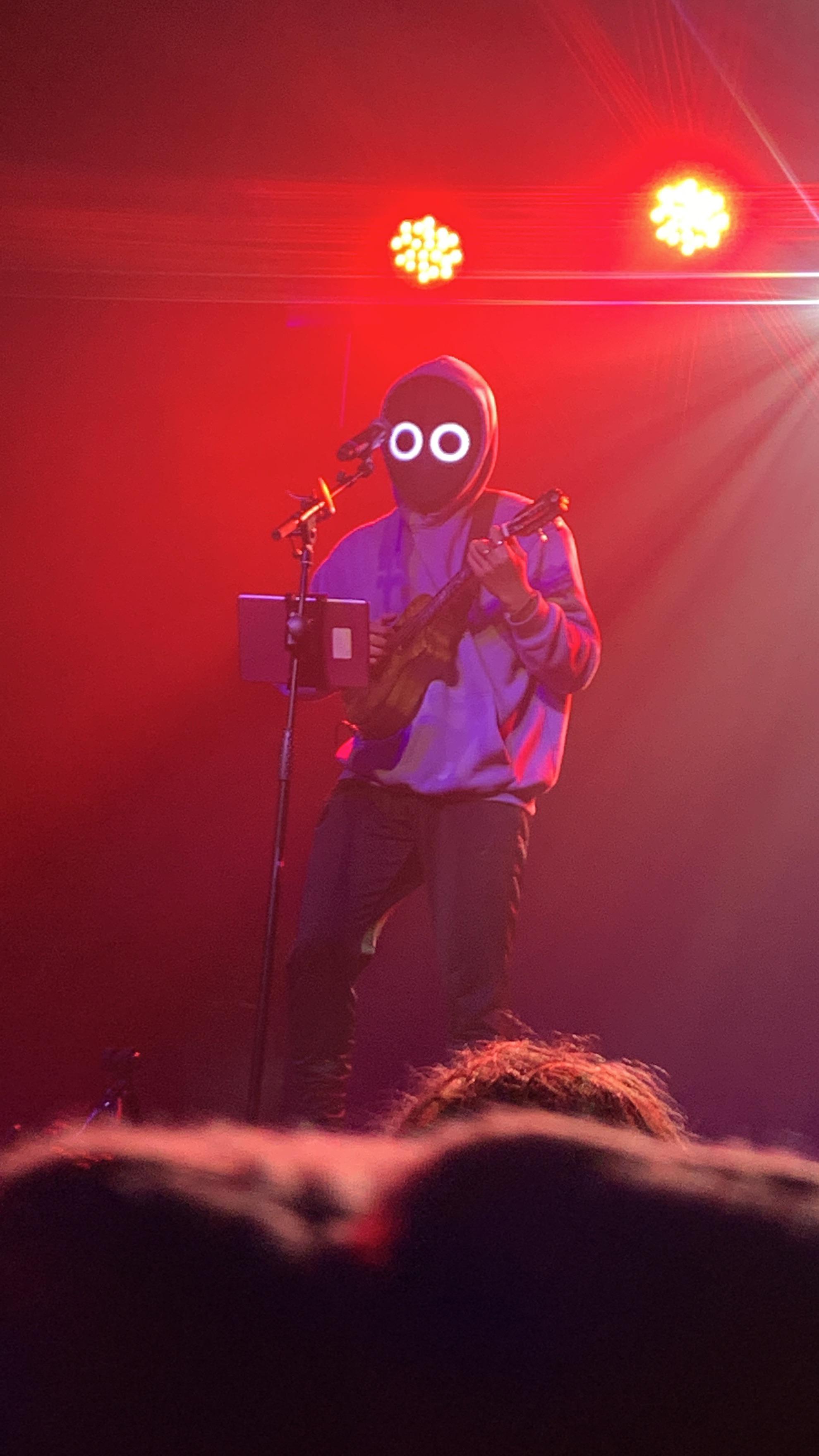 1980x3520 Someone was asking for wallpaper so here you go, got a few pics I took from the London show and some from google or his insta