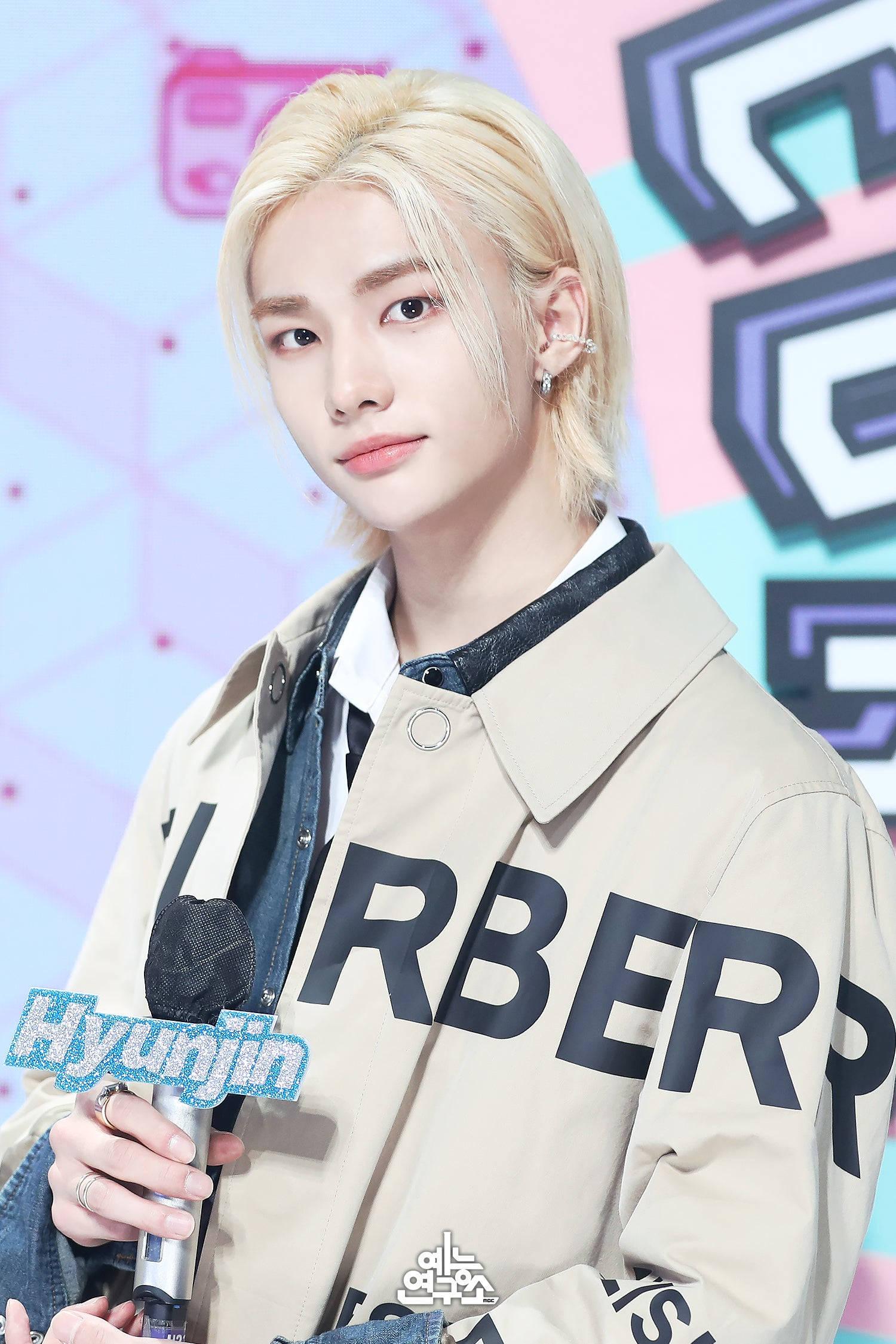 1500x2250 Download Stray Kids Hyunjin At Mbc Wallpaper