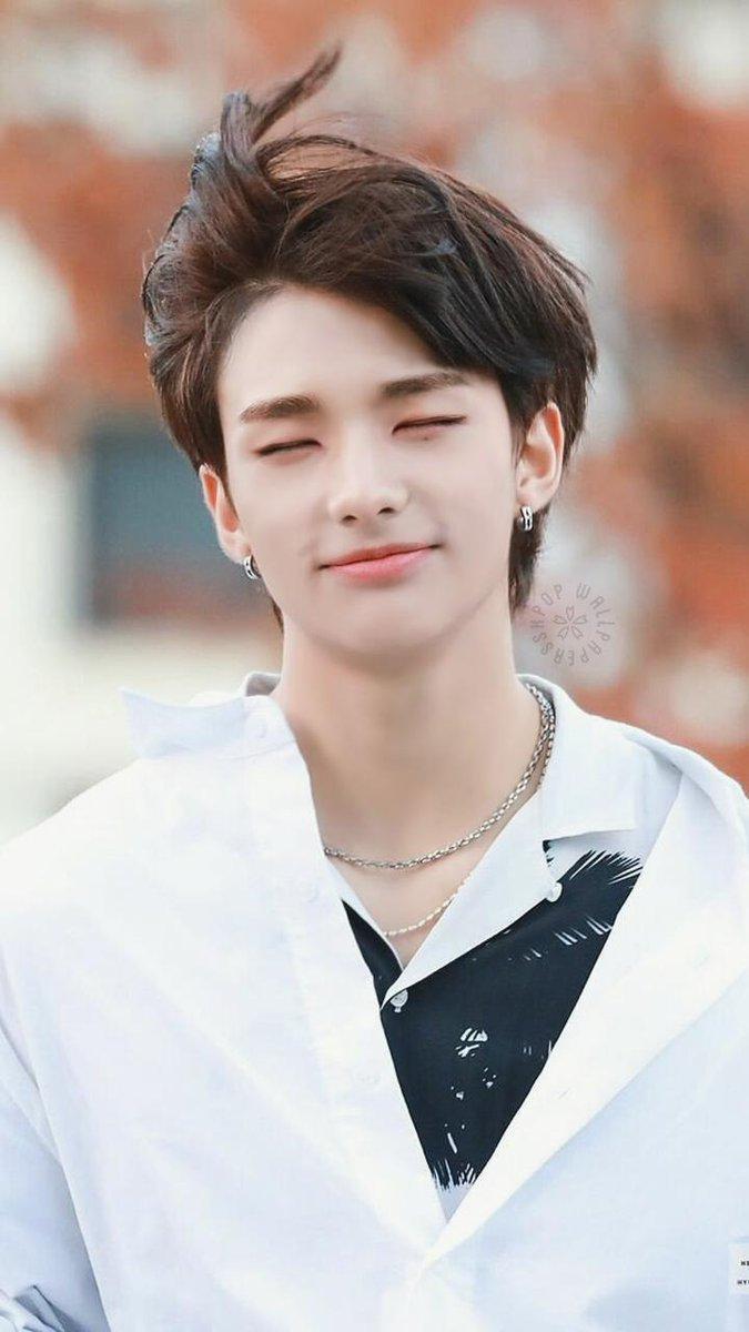 675x1200 Stray Kids Hyunjin Wallpaper