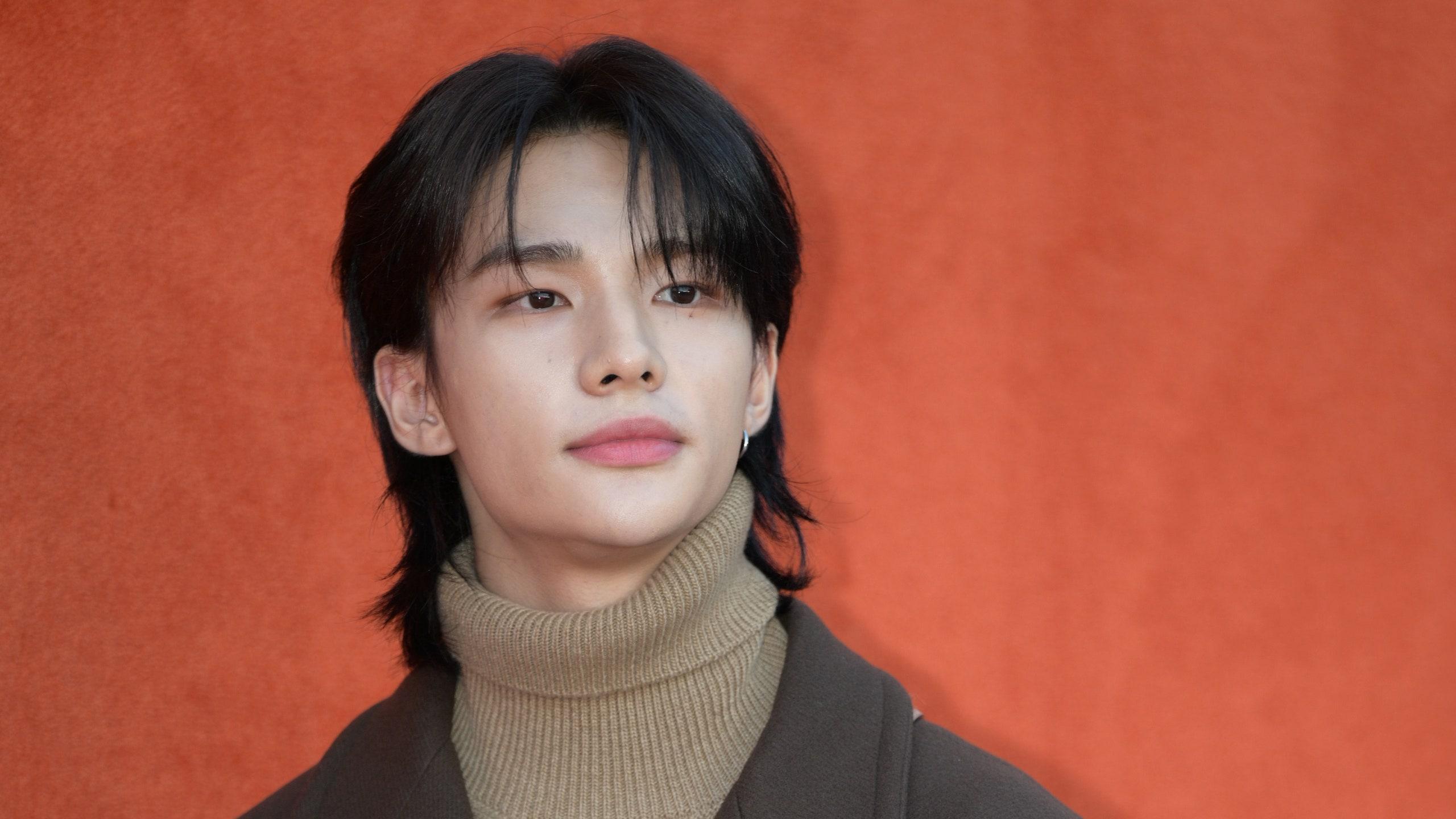 2560x1440 Hyunjin of Stray Kids Just Debuted His Shortest Haircut Ever
