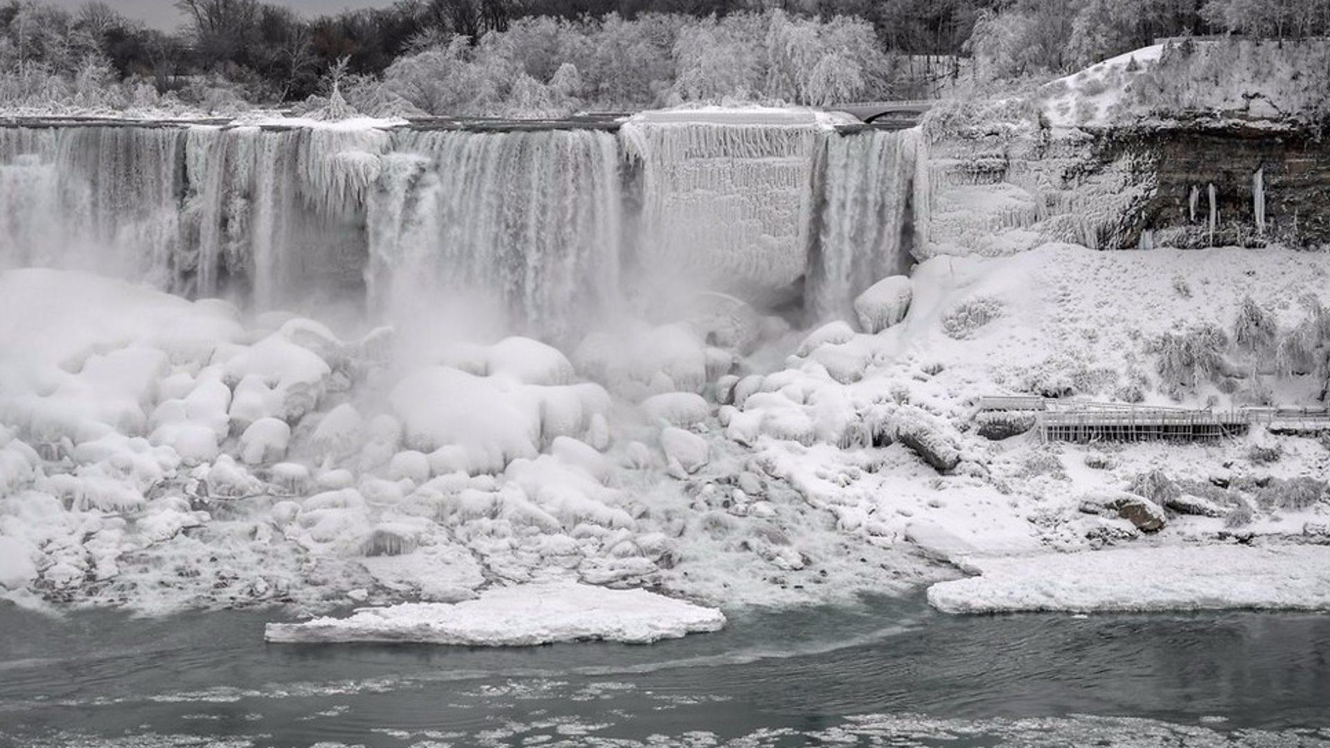 1920x1080 Niagara Falls becomes a winter wonderland