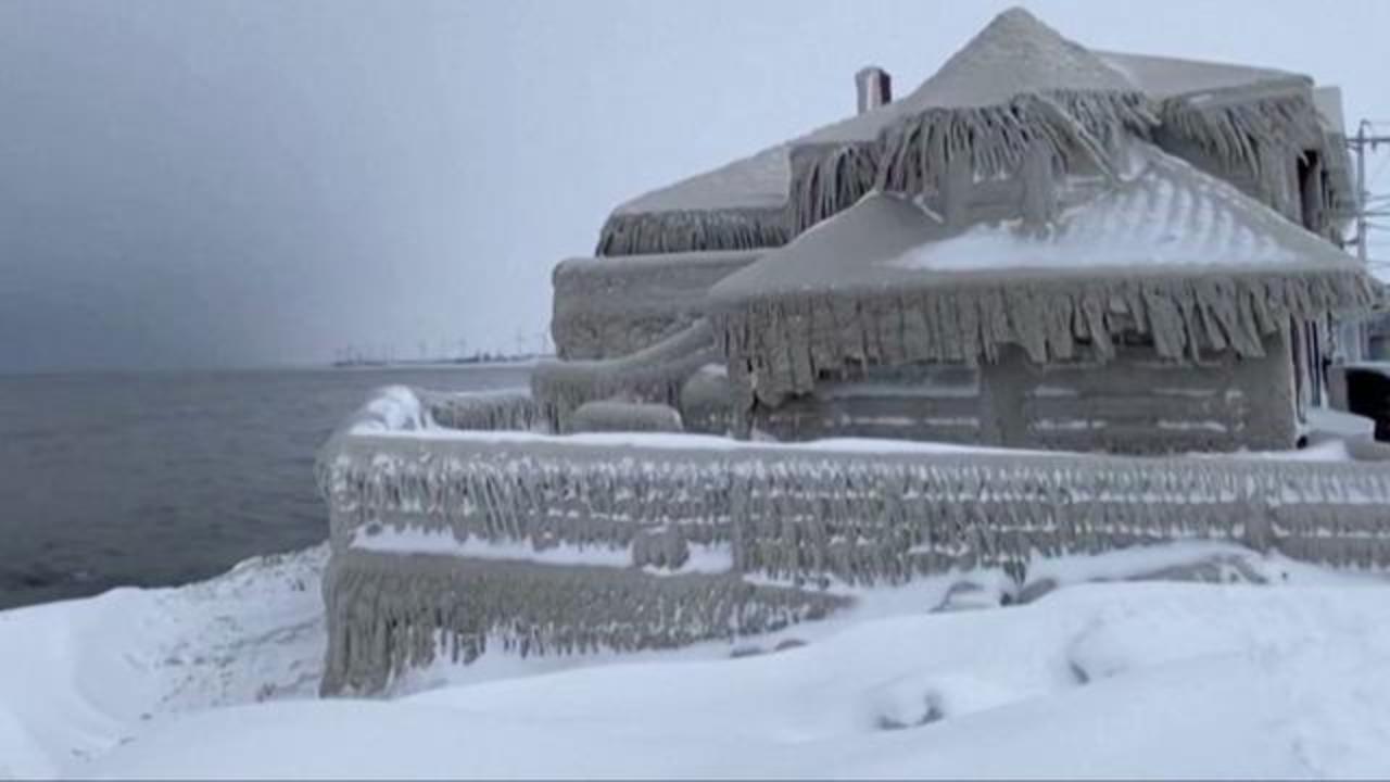1280x720 Spectacular photo show Niagara Falls partially frozen after winter storm