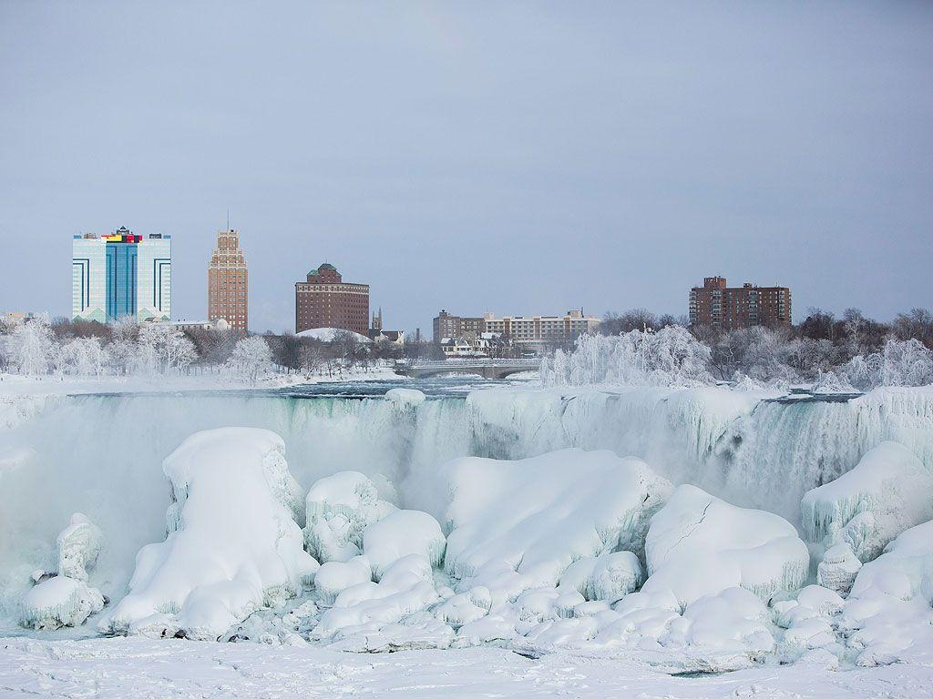 1024x768 Frozen Niagara Falls Photo and Video