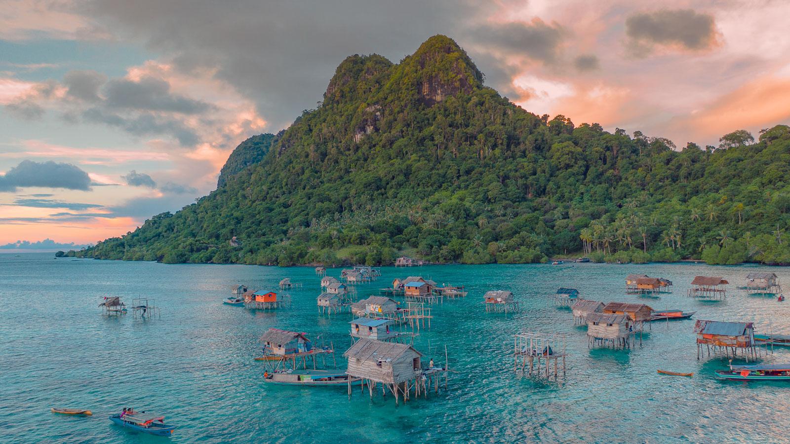 1600x900 Scuba diving in Sabah, Malaysia