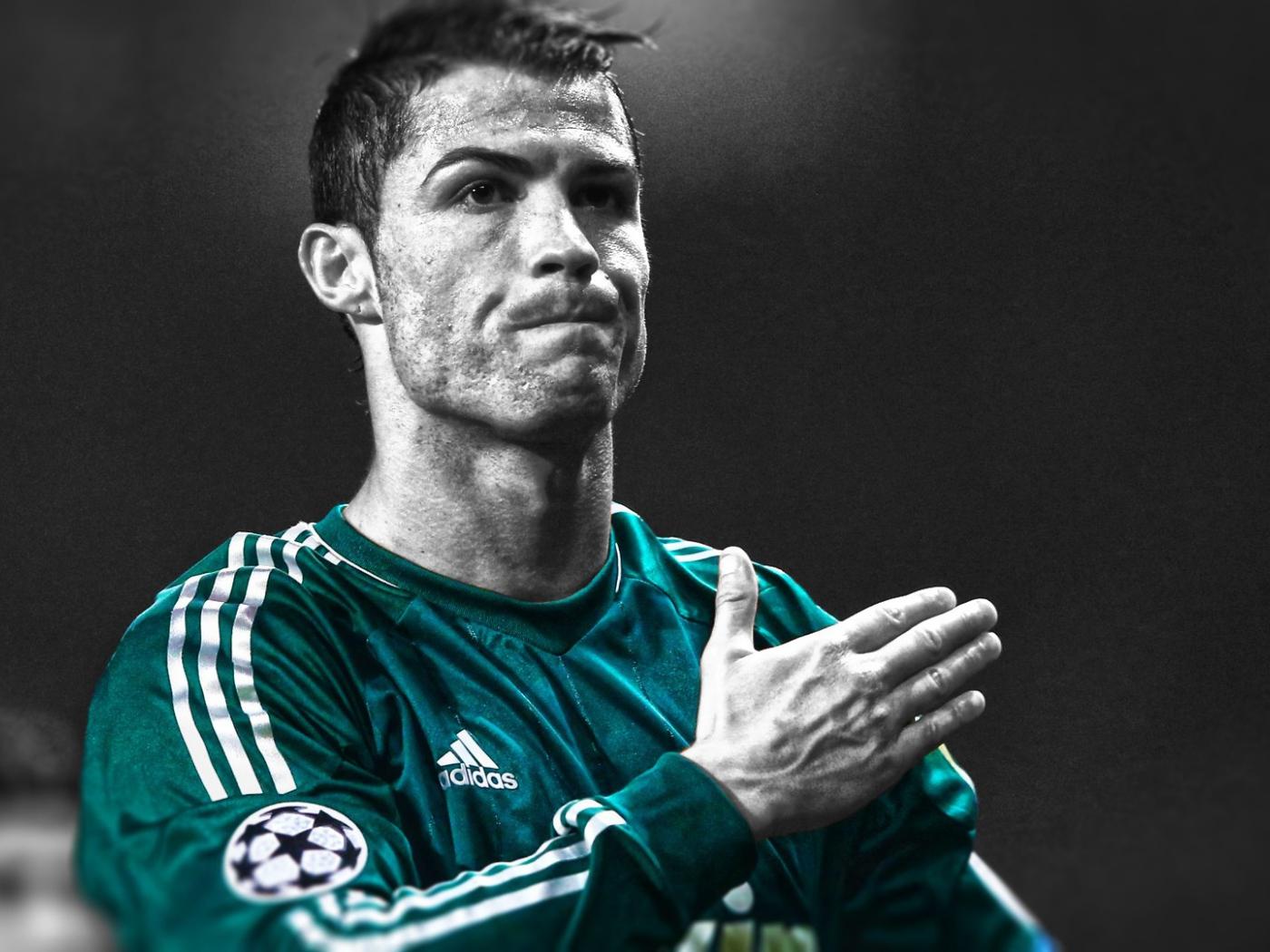 1400x1050 The player of Real Madrid Cristiano Ronaldo in dark background Desktop wallpaper 1400x1050