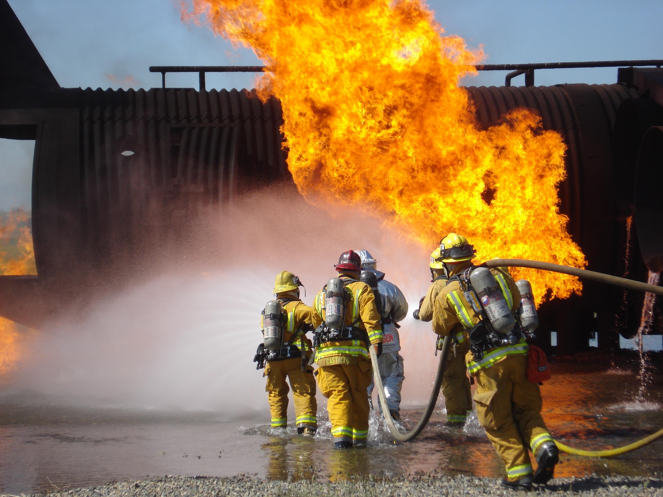 2592x1944 Firefighter HD Wallpaper