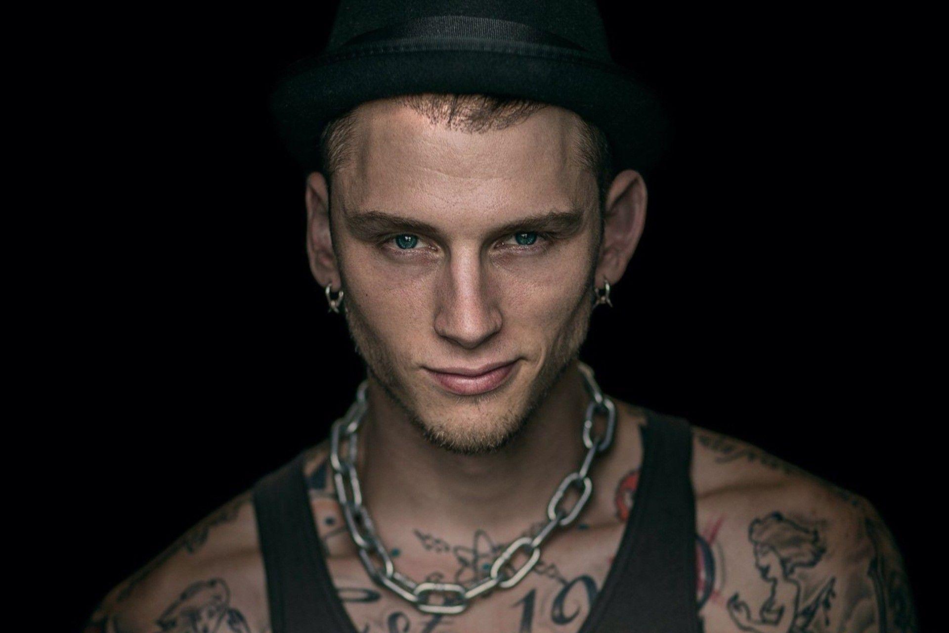 1920x1280 MGK Wallpaper