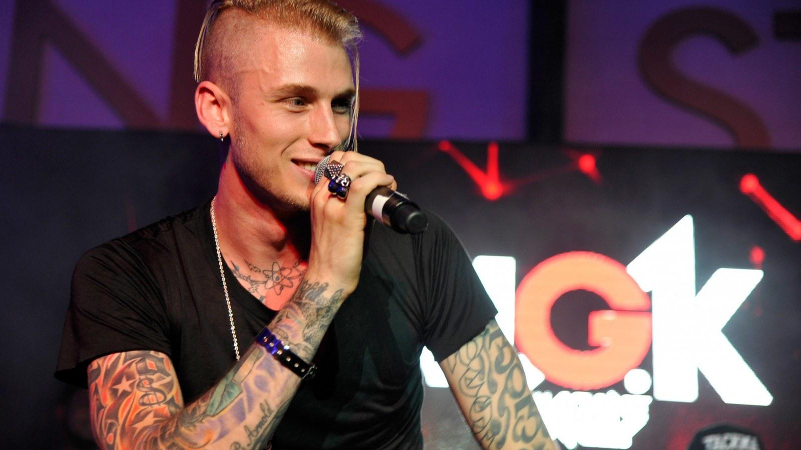 1600x900 Machine Gun Kelly vs. Eminem: Rap Beef is a 'Battle Between Past and Future'