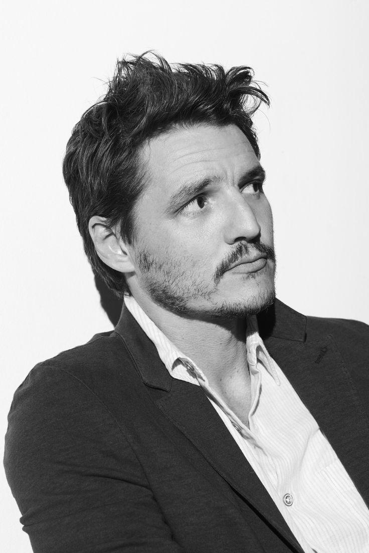 736x1104 Pedro Pascal Wallpaper