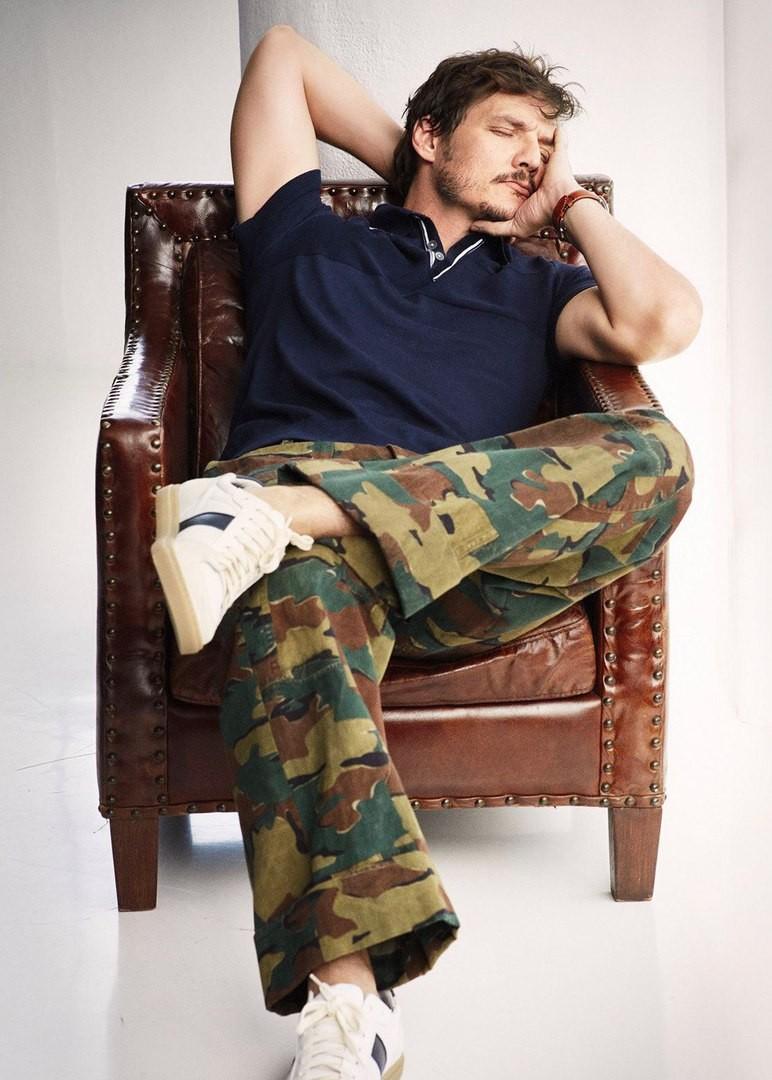772x1080 Pedro Pascal wallpaper