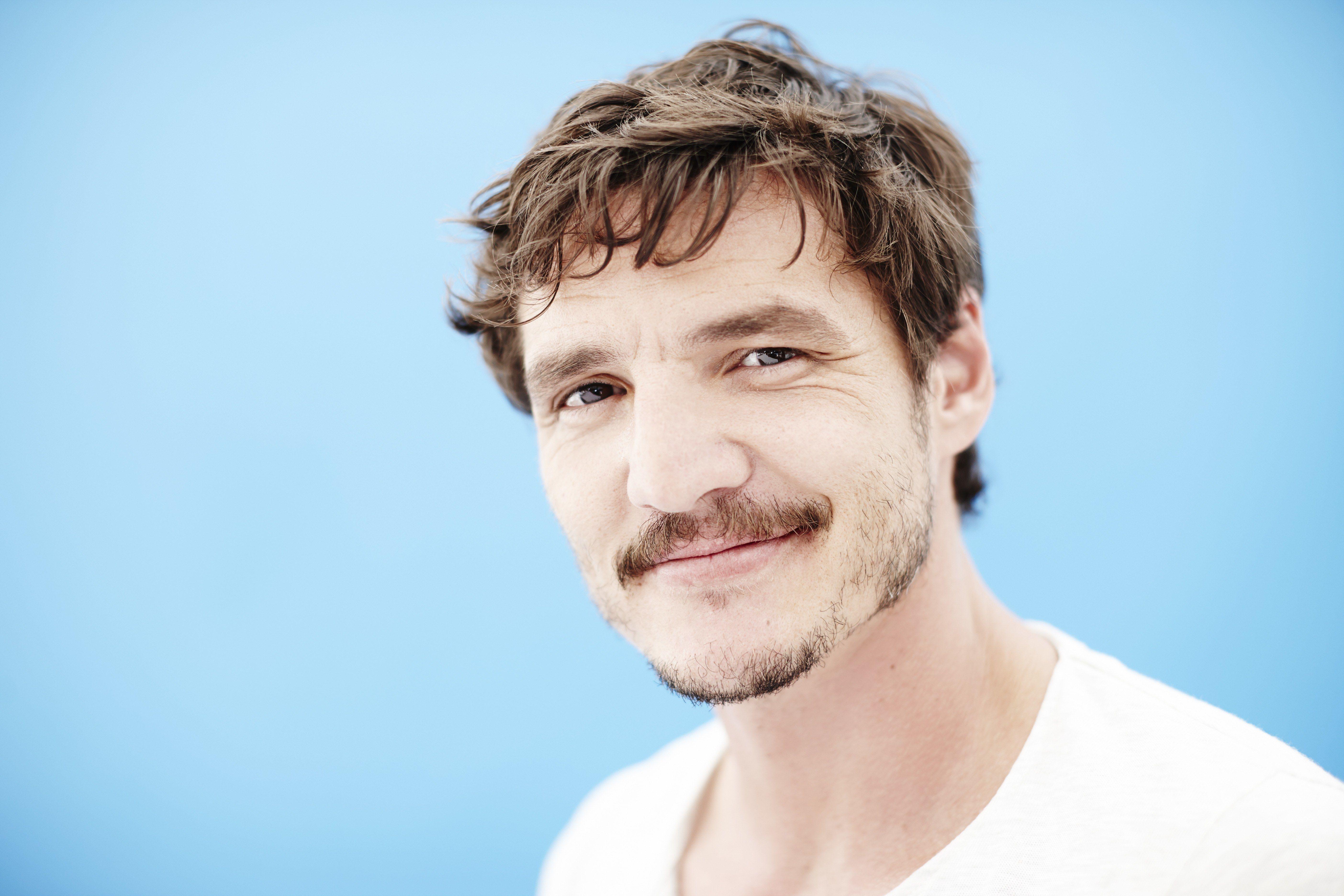 5616x3744 Pedro Pascal Desktop Wallpaper