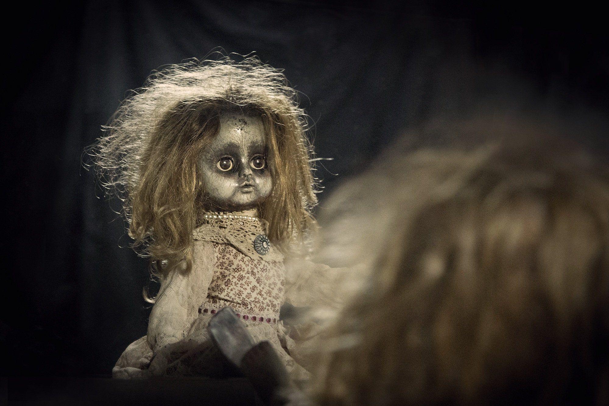 2000x1334 Creepy Doll Wallpaper