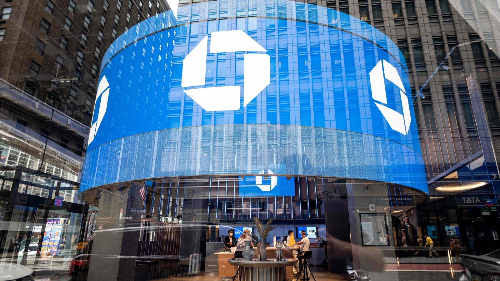 1600x900 JPMorgan Chase Fined $125 million Over Work Communication Violations