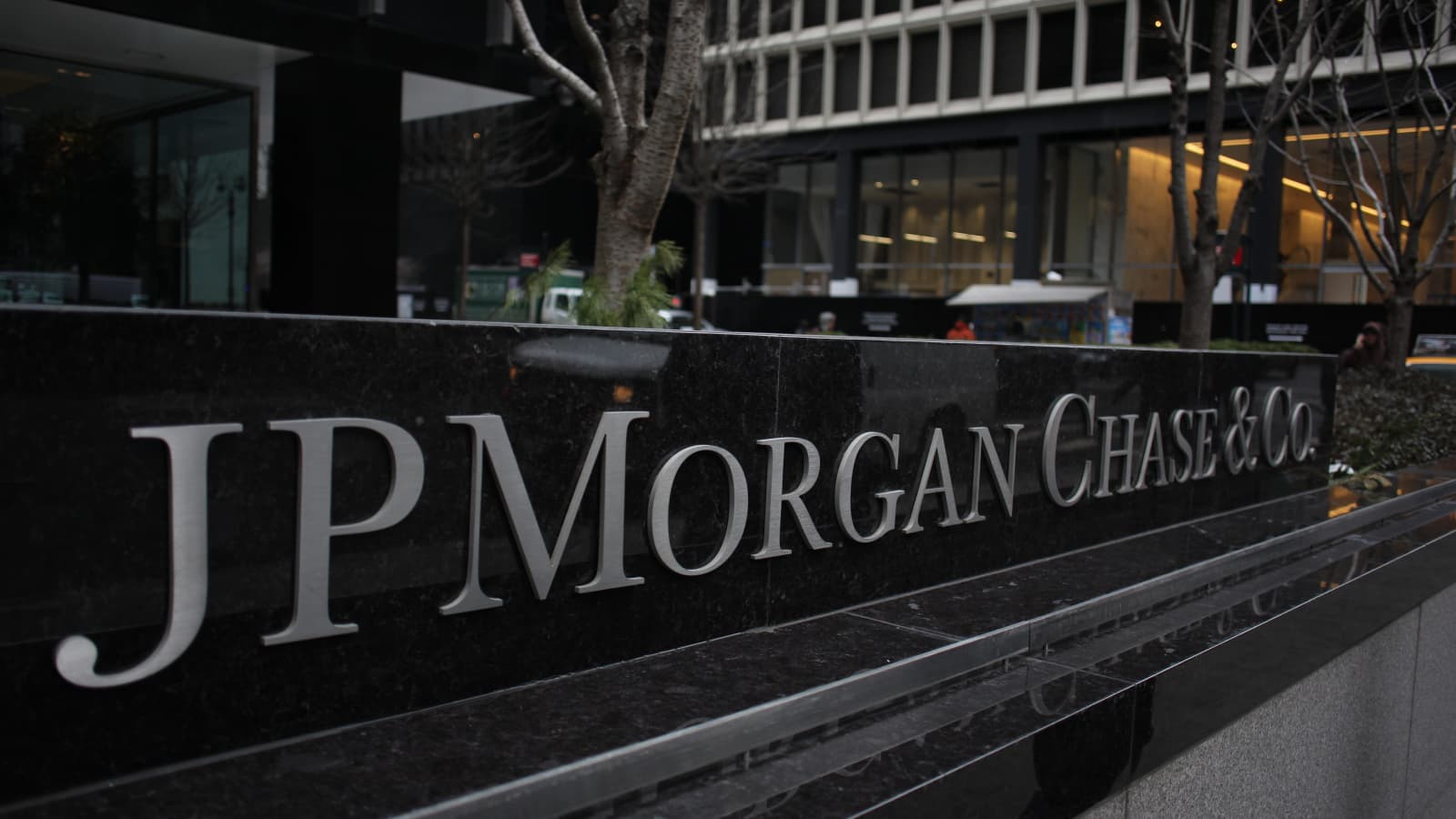 1600x900 JPMorgan Chase tells U.S. employees they are expected back to the office on a rotating basis