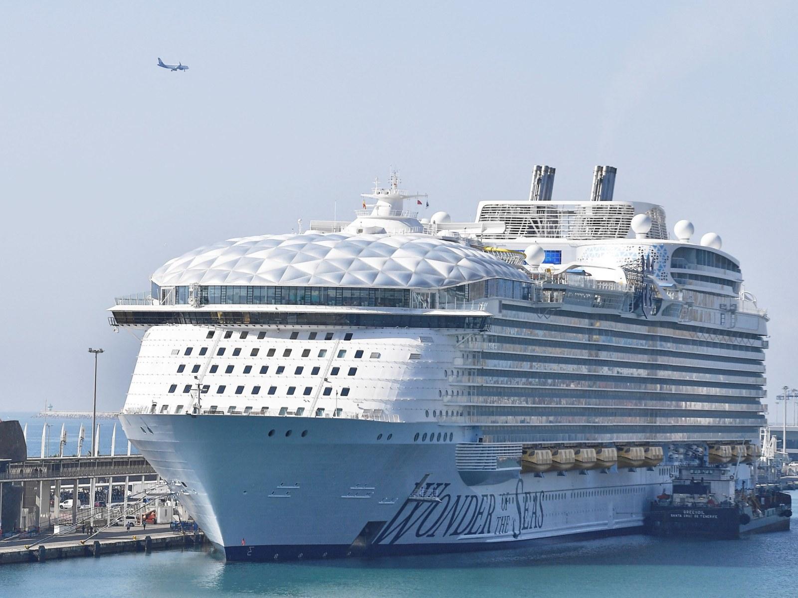 1600x1200 Cruise Ship Worker Took Own Life After Not Being Allowed to Leave: Report