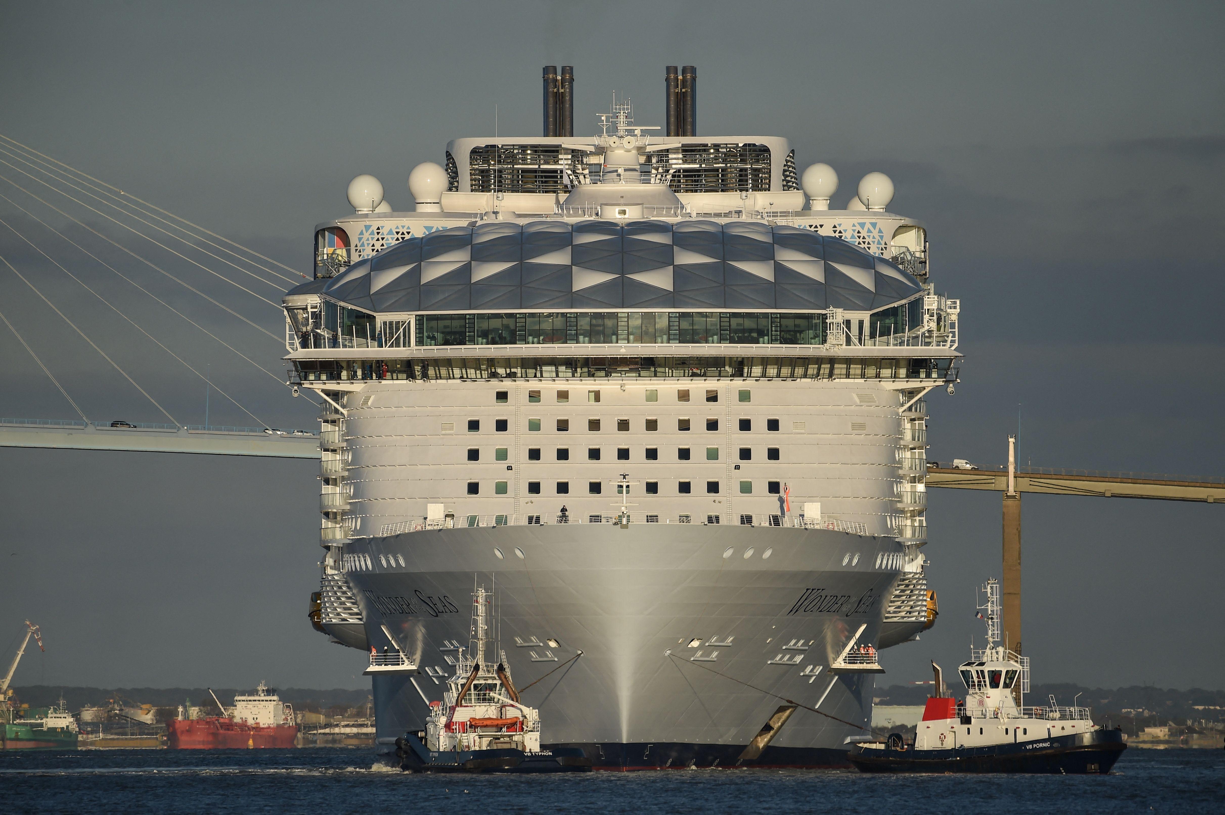 4845x3225 Wonder of the Seas': world's largest cruise ship to sail with passengers for first time