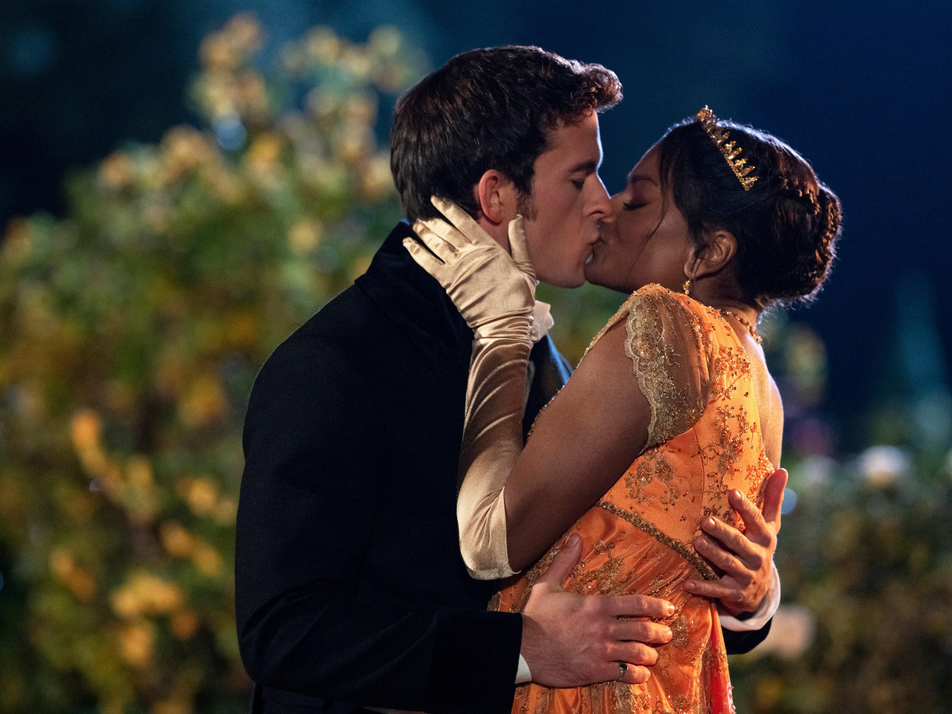 3200x2400 Bridgerton Fans Are Freaking Out Over the First Glimpse of Kate and Anthony in Season 3